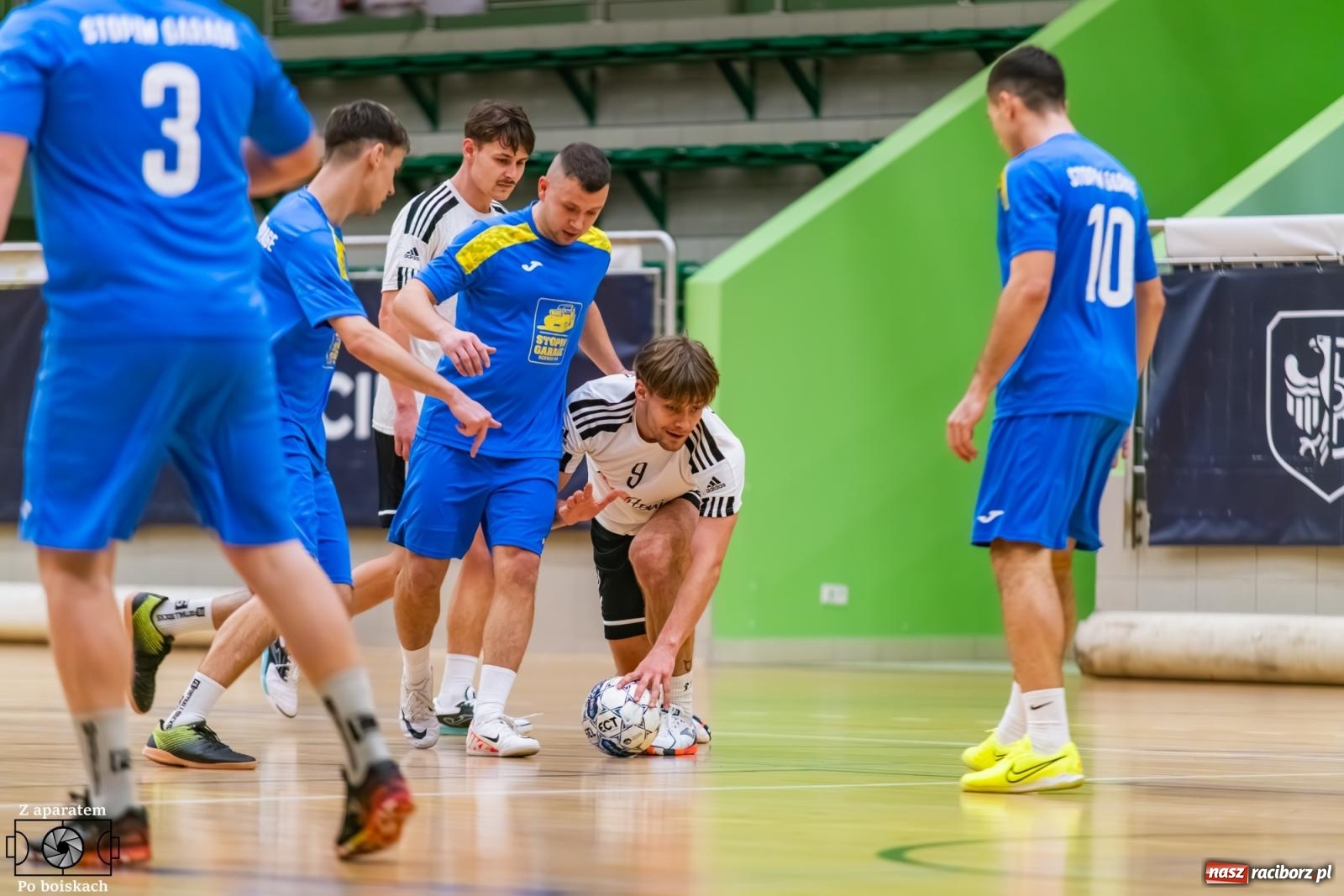 Zdjęcie w galerii na portalu naszraciborz.pl: Futsalowe dreszczowce w hali przy Łąkowej [FOTO] wiadomości z regionu