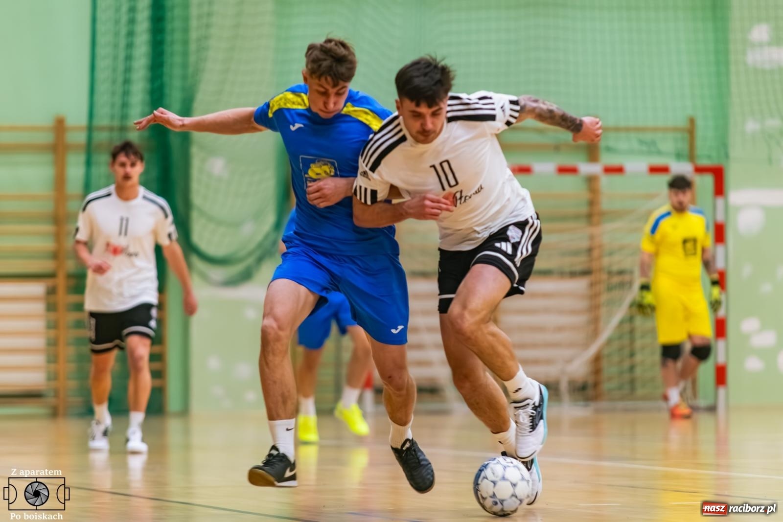 Zdjęcie w galerii na portalu naszraciborz.pl: Futsalowe dreszczowce w hali przy Łąkowej [FOTO] wiadomości z regionu