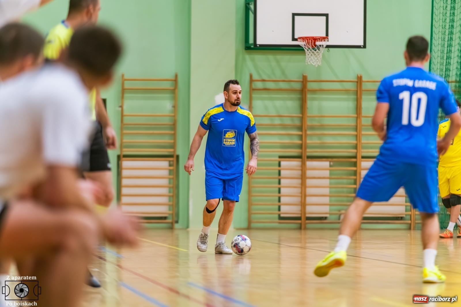 Zdjęcie w galerii na portalu naszraciborz.pl: Futsalowe dreszczowce w hali przy Łąkowej [FOTO] wiadomości z regionu