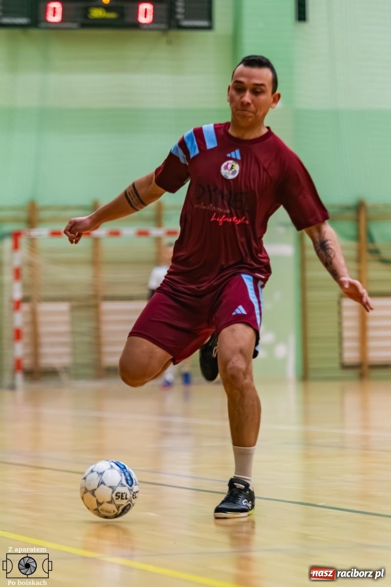 Zdjęcie w galerii na portalu naszraciborz.pl: Futsalowe dreszczowce w hali przy Łąkowej [FOTO] wiadomości z regionu