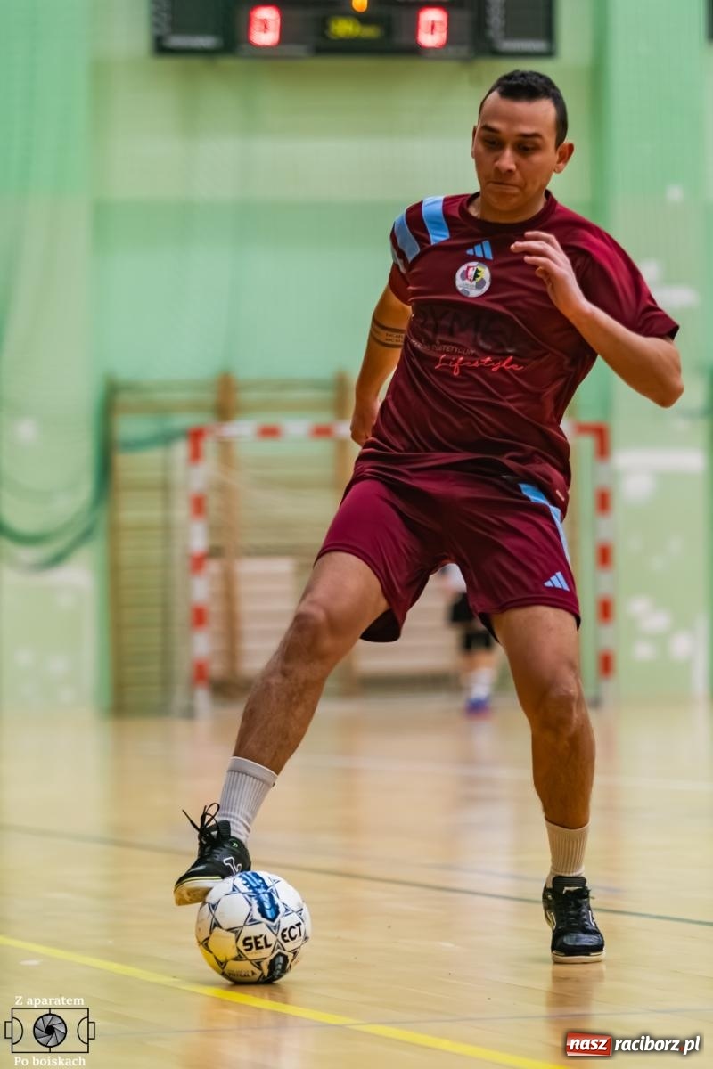 Zdjęcie w galerii na portalu naszraciborz.pl: Futsalowe dreszczowce w hali przy Łąkowej [FOTO] wiadomości z regionu