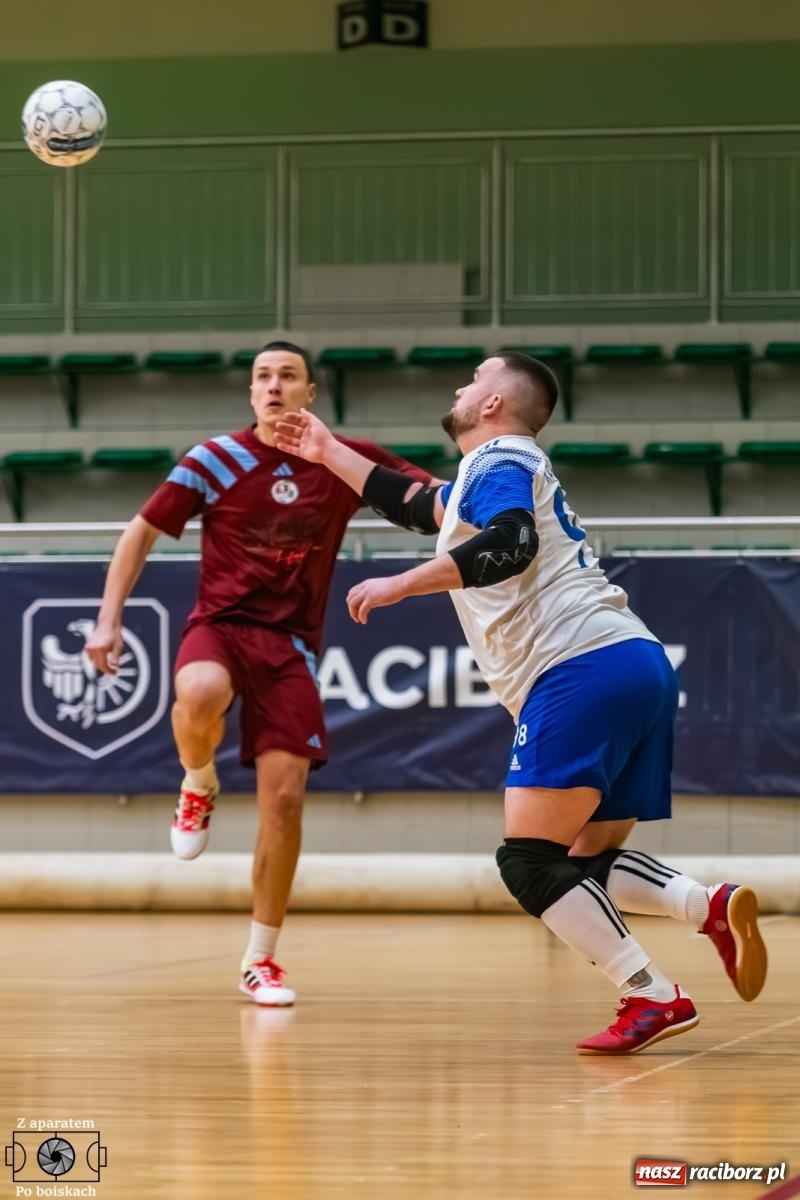 Zdjęcie w galerii na portalu naszraciborz.pl: Futsalowe dreszczowce w hali przy Łąkowej [FOTO] wiadomości z regionu