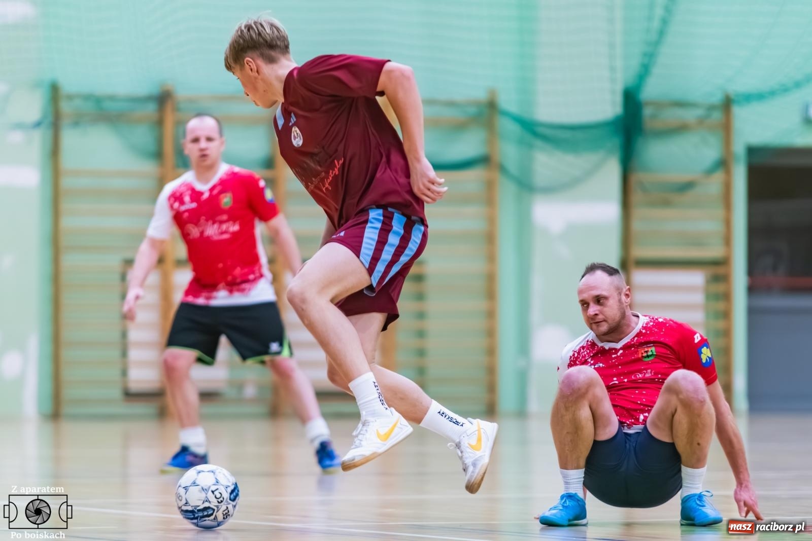Zdjęcie w galerii na portalu naszraciborz.pl: Futsalowe dreszczowce w hali przy Łąkowej [FOTO] wiadomości z regionu