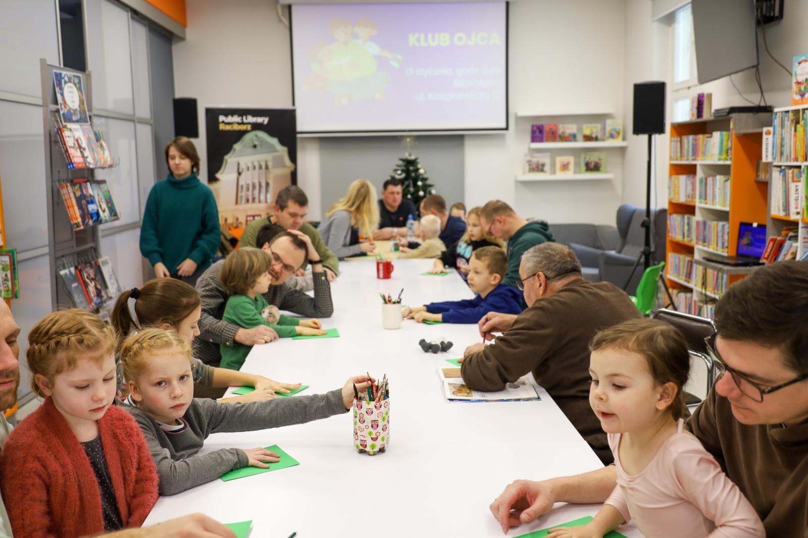 Zdjęcie w galerii na portalu naszraciborz.pl: Biblioteka zaprasza na styczniowe spotkanie Klubu Ojca wiadomości z regionu