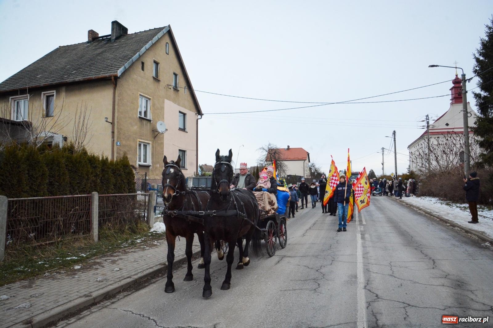 Zdjęcie w galerii na portalu naszraciborz.pl: Krzanowice dołączyły do Orszaków Trzech Króli w powiecie raciborskim [FOTO i WIDEO] wiadomości z regionu