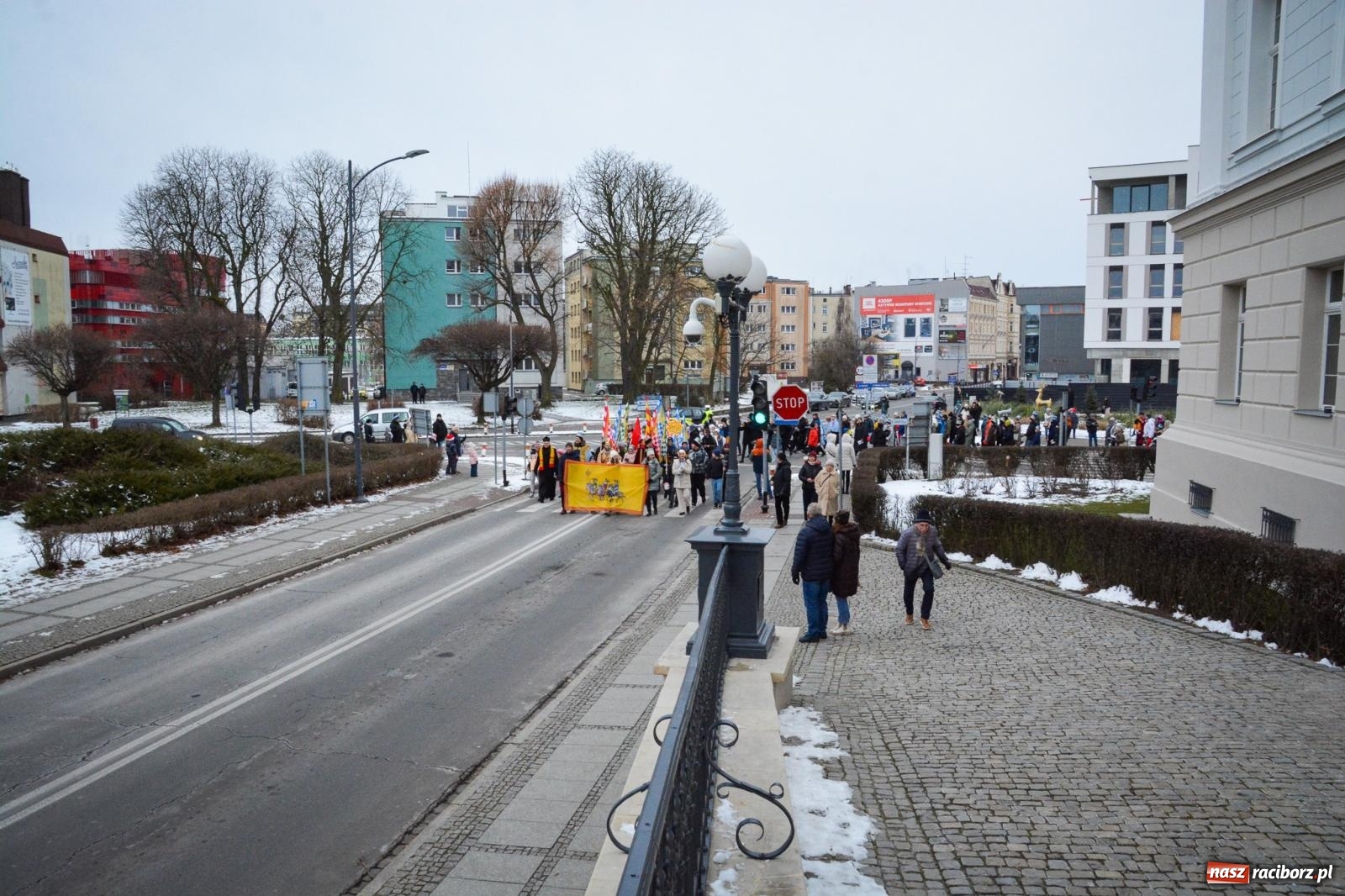 Zdjęcie w galerii na portalu naszraciborz.pl: Orszak Trzech Króli przeszedł nową trasą ulicami Raciborza [FOTO i WIDEO] wiadomości z regionu