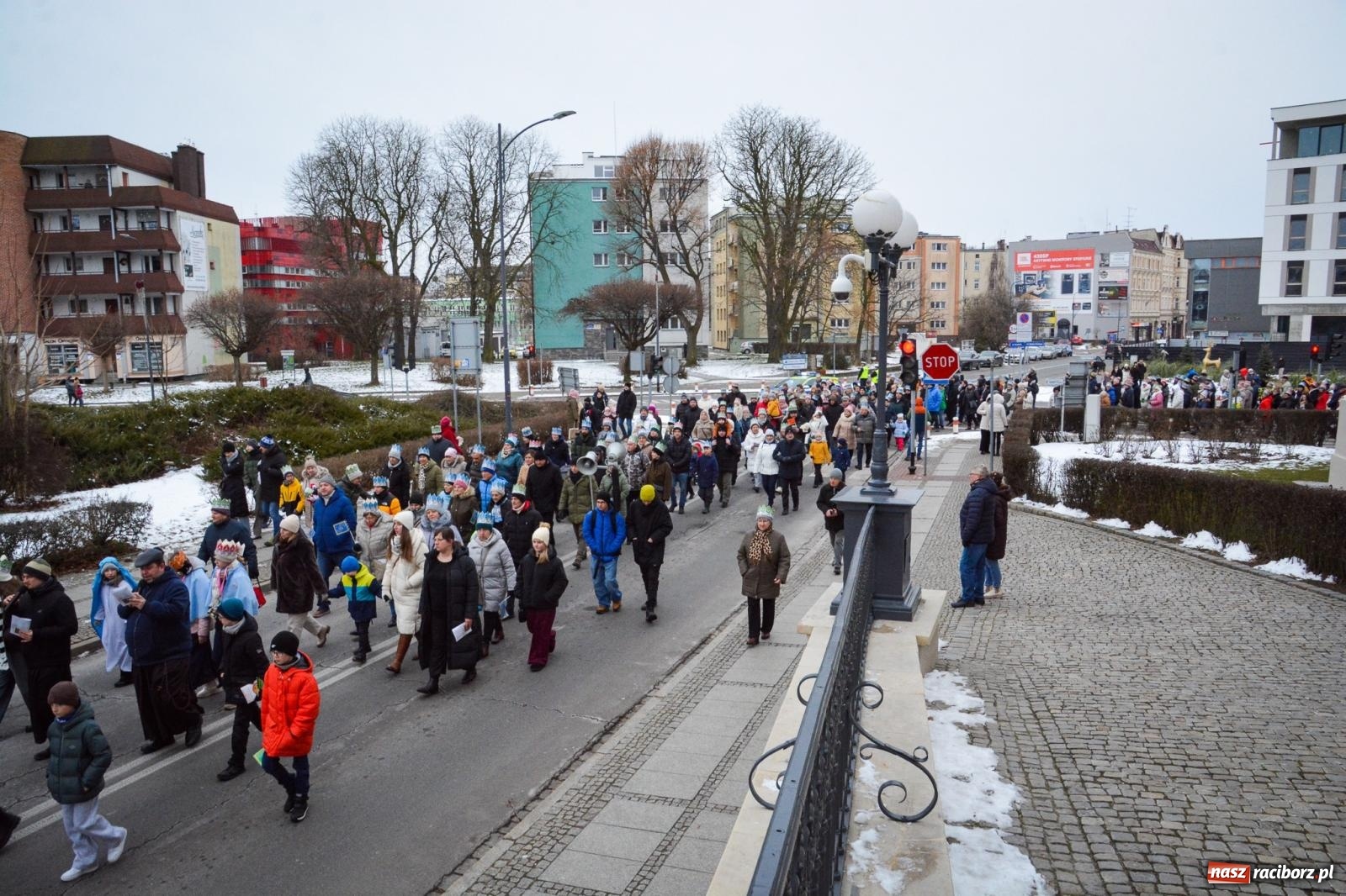 Zdjęcie w galerii na portalu naszraciborz.pl: Orszak Trzech Króli przeszedł nową trasą ulicami Raciborza [FOTO i WIDEO] wiadomości z regionu