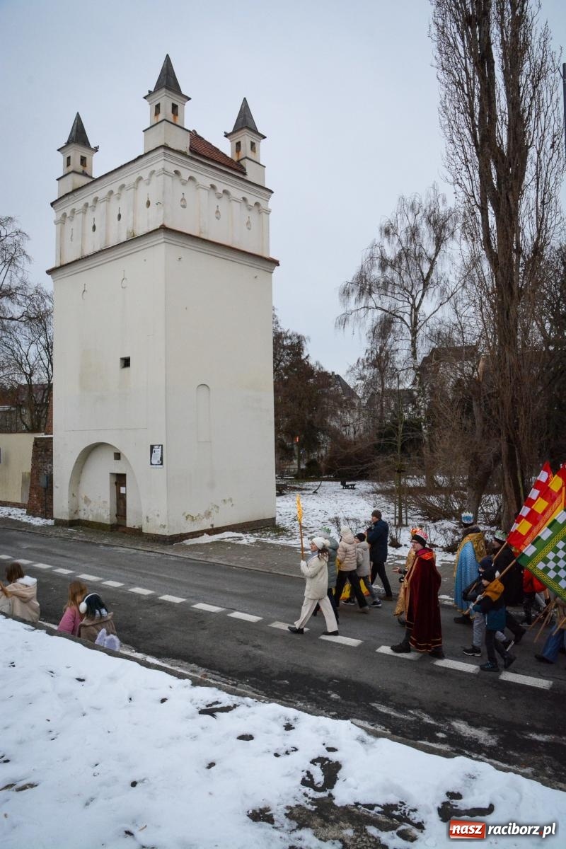 Zdjęcie w galerii na portalu naszraciborz.pl: Orszak Trzech Króli przeszedł nową trasą ulicami Raciborza [FOTO i WIDEO] wiadomości z regionu