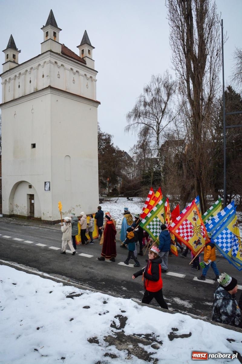 Zdjęcie w galerii na portalu naszraciborz.pl: Orszak Trzech Króli przeszedł nową trasą ulicami Raciborza [FOTO i WIDEO] wiadomości z regionu