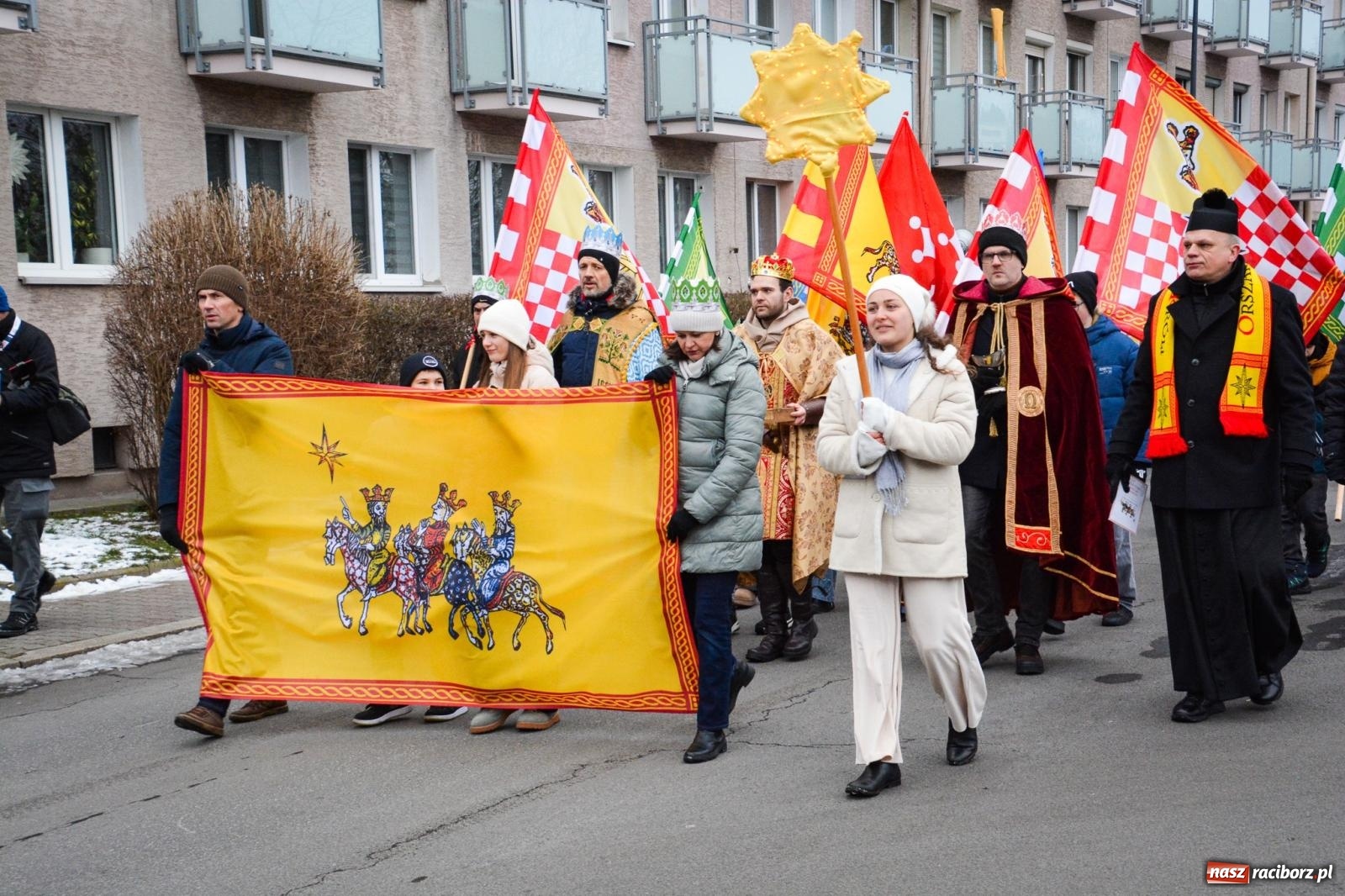 Zdjęcie w galerii na portalu naszraciborz.pl: Orszak Trzech Króli przeszedł nową trasą ulicami Raciborza [FOTO i WIDEO] wiadomości z regionu