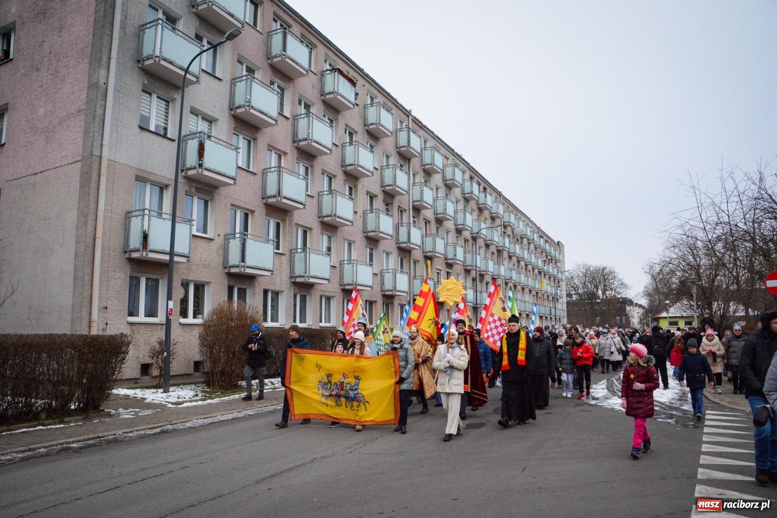 Zdjęcie w galerii na portalu naszraciborz.pl: Orszak Trzech Króli przeszedł nową trasą ulicami Raciborza [FOTO i WIDEO] wiadomości z regionu