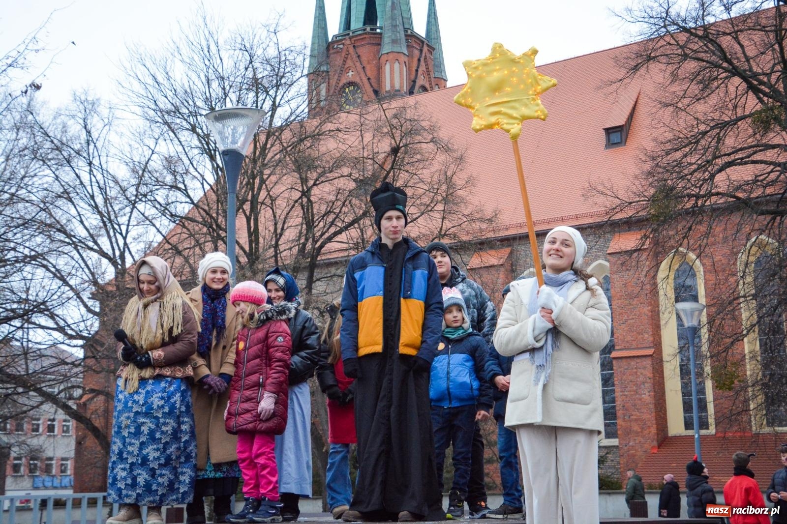 Zdjęcie w galerii na portalu naszraciborz.pl: Orszak Trzech Króli przeszedł nową trasą ulicami Raciborza [FOTO i WIDEO] wiadomości z regionu