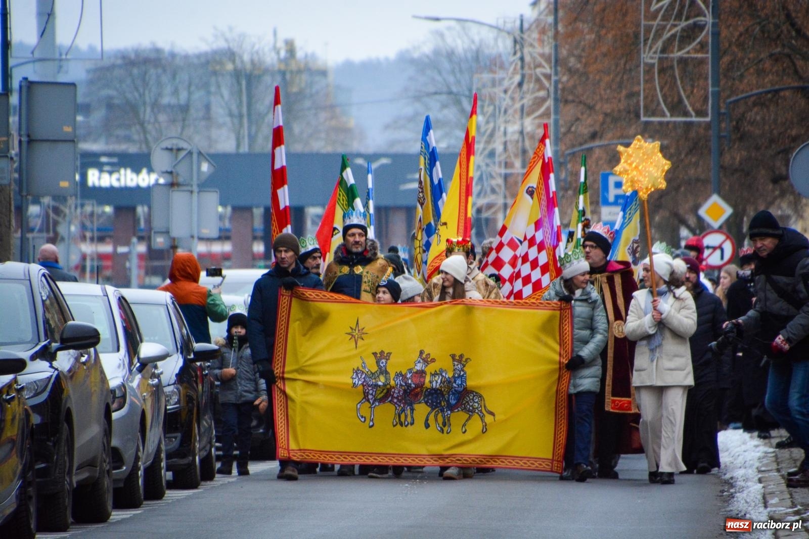 Zdjęcie w galerii na portalu naszraciborz.pl: Orszak Trzech Króli przeszedł nową trasą ulicami Raciborza [FOTO i WIDEO] wiadomości z regionu