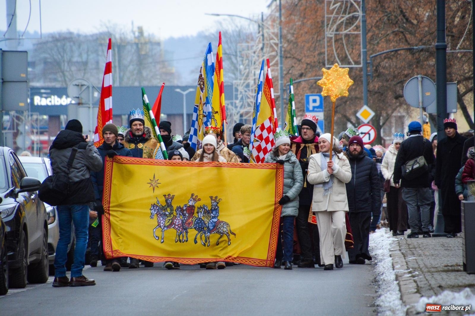 Zdjęcie w galerii na portalu naszraciborz.pl: Orszak Trzech Króli przeszedł nową trasą ulicami Raciborza [FOTO i WIDEO] wiadomości z regionu