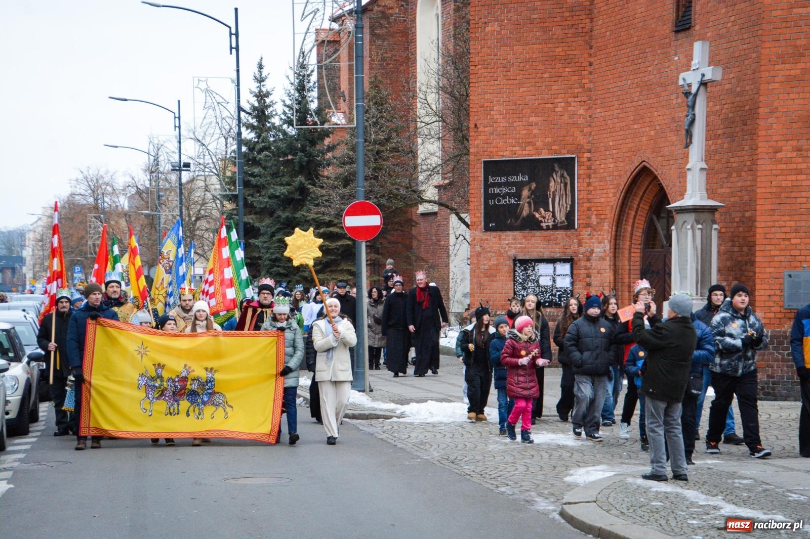 Zdjęcie w galerii na portalu naszraciborz.pl: Orszak Trzech Króli przeszedł nową trasą ulicami Raciborza [FOTO i WIDEO] wiadomości z regionu