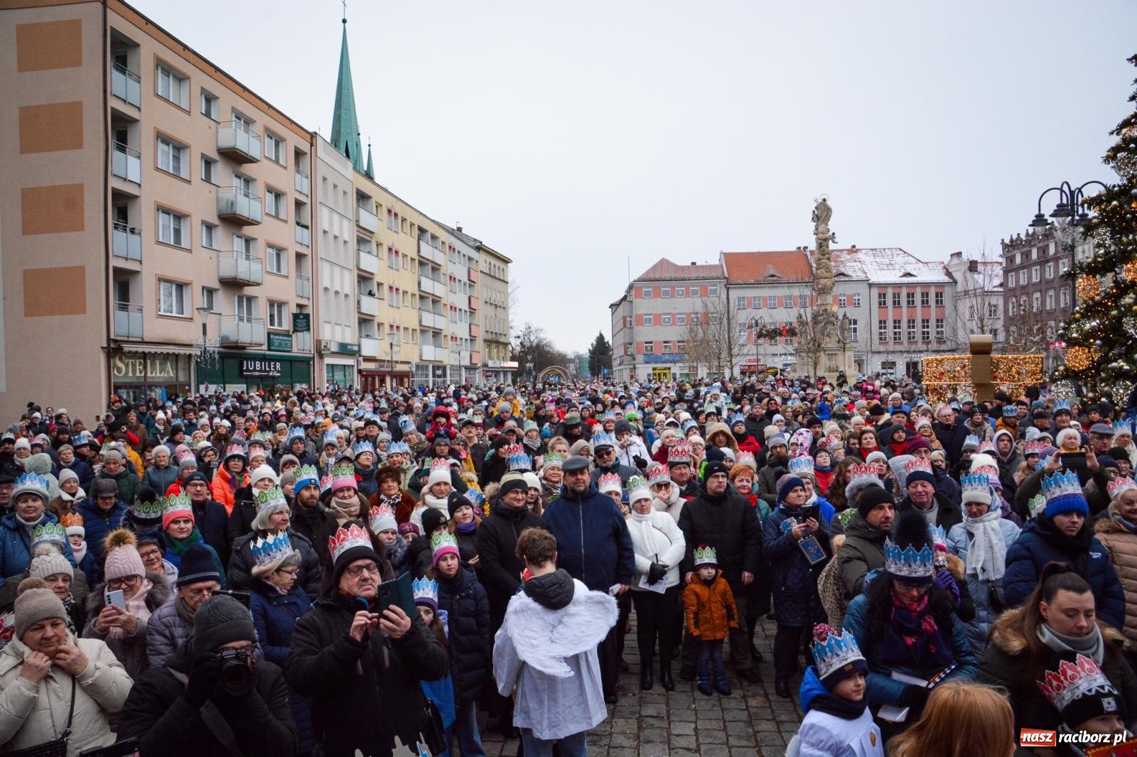 Zdjęcie w galerii na portalu naszraciborz.pl: Orszak Trzech Króli przeszedł nową trasą ulicami Raciborza [FOTO i WIDEO] wiadomości z regionu