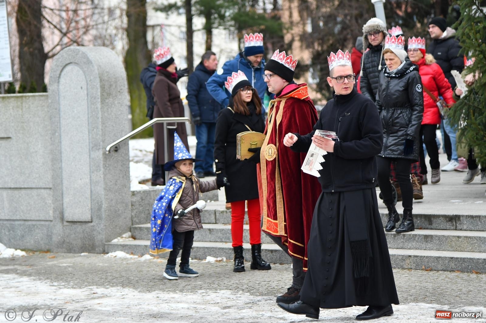 Zdjęcie w galerii na portalu naszraciborz.pl: Orszak Trzech Króli przeszedł nową trasą ulicami Raciborza [FOTO i WIDEO] wiadomości z regionu
