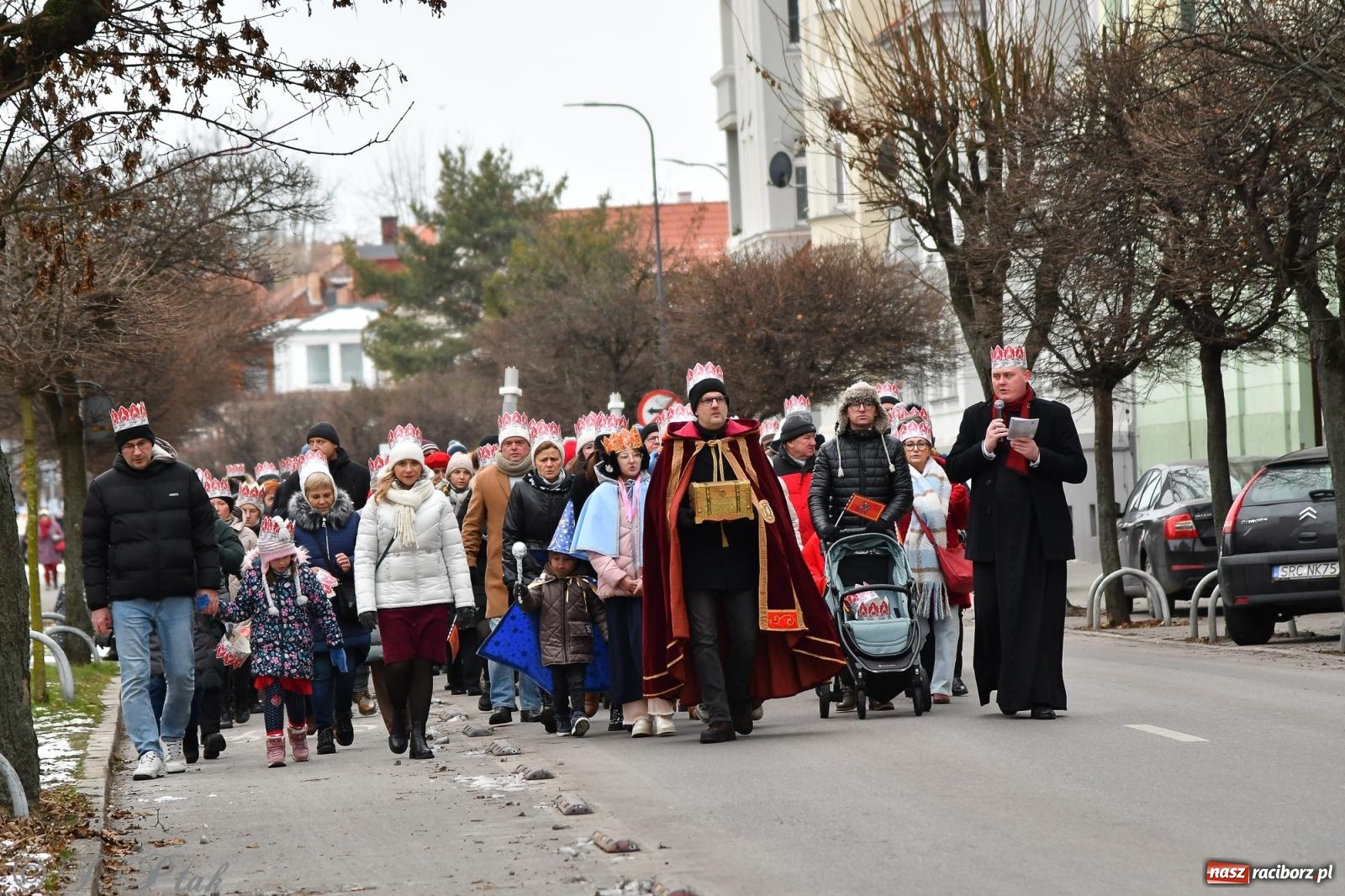 Zdjęcie w galerii na portalu naszraciborz.pl: Orszak Trzech Króli przeszedł nową trasą ulicami Raciborza [FOTO i WIDEO] wiadomości z regionu