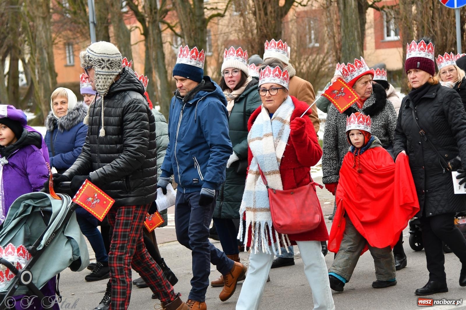 Zdjęcie w galerii na portalu naszraciborz.pl: Orszak Trzech Króli przeszedł nową trasą ulicami Raciborza [FOTO i WIDEO] wiadomości z regionu