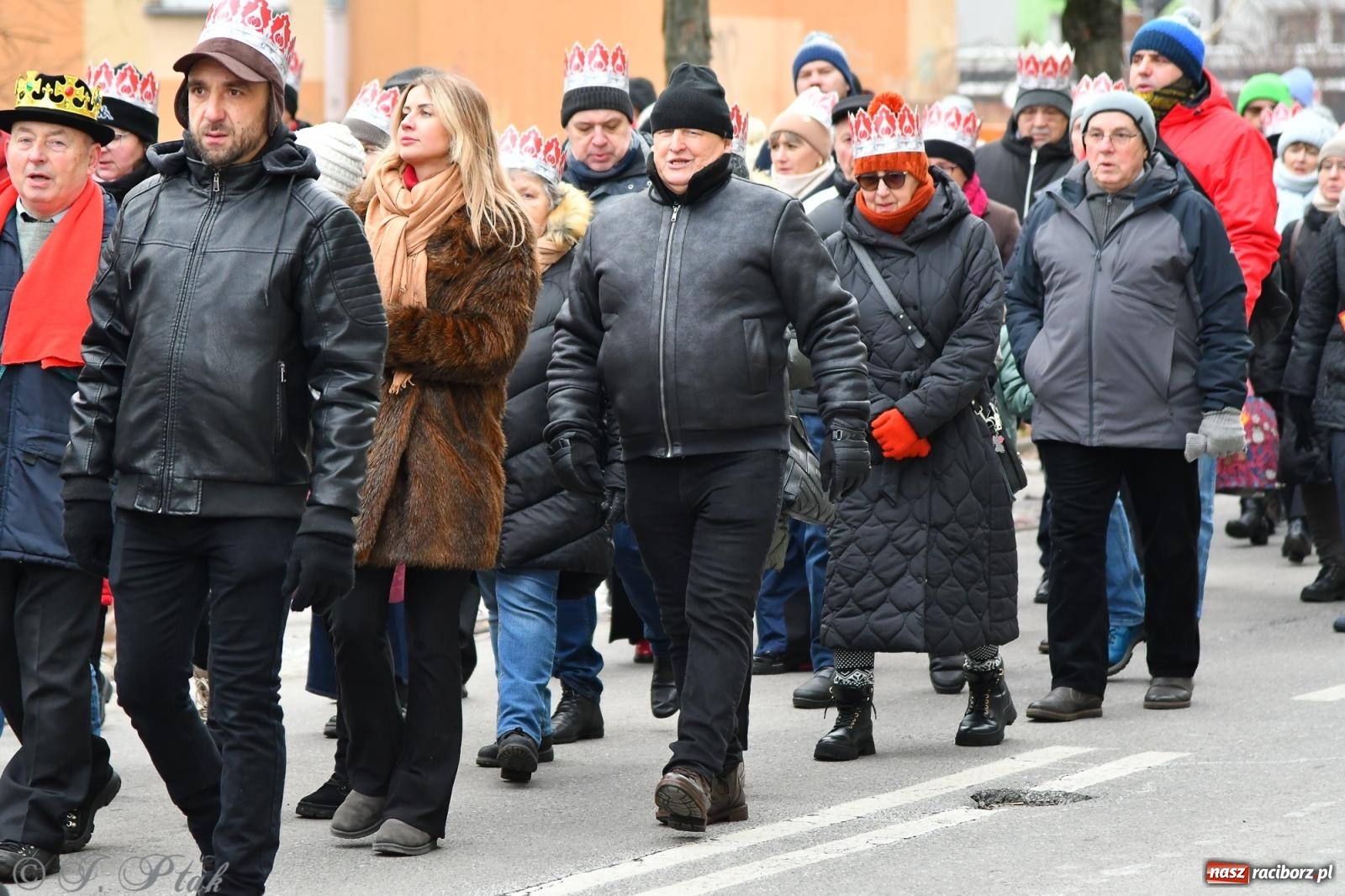Zdjęcie w galerii na portalu naszraciborz.pl: Orszak Trzech Króli przeszedł nową trasą ulicami Raciborza [FOTO i WIDEO] wiadomości z regionu