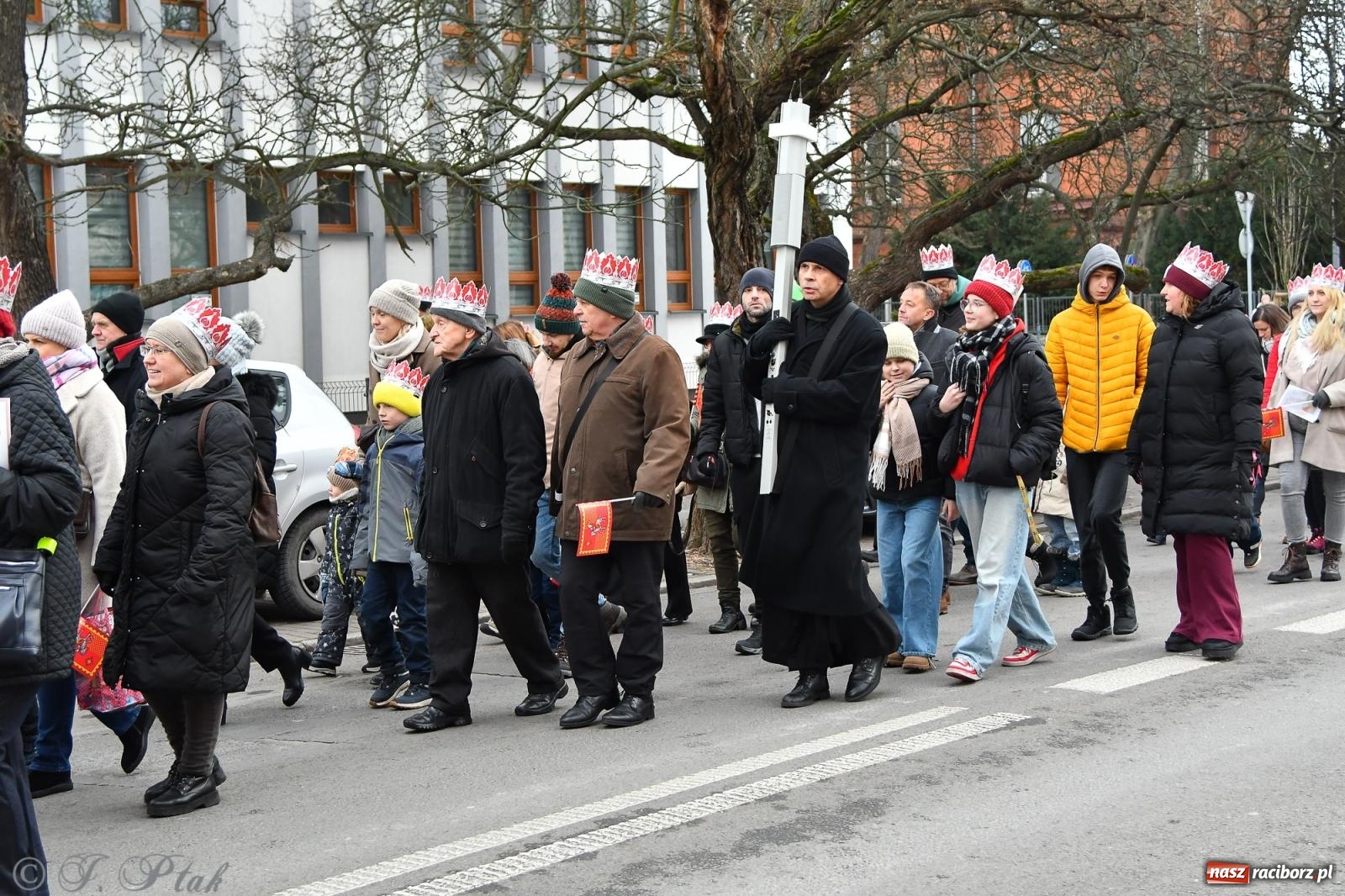 Zdjęcie w galerii na portalu naszraciborz.pl: Orszak Trzech Króli przeszedł nową trasą ulicami Raciborza [FOTO i WIDEO] wiadomości z regionu