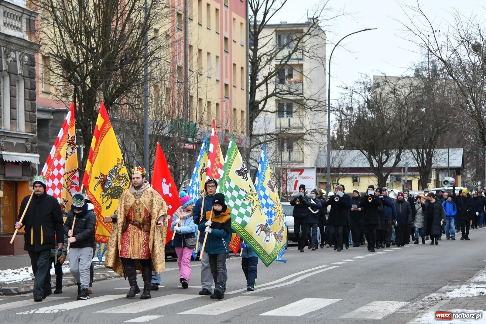 Zdjęcie w galerii na portalu naszraciborz.pl: Orszak Trzech Króli przeszedł nową trasą ulicami Raciborza [FOTO i WIDEO] wiadomości z regionu