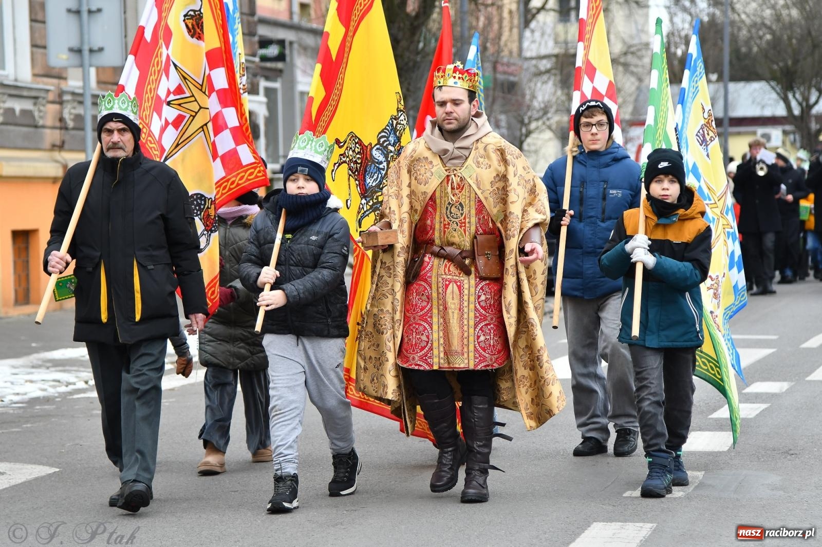 Zdjęcie w galerii na portalu naszraciborz.pl: Orszak Trzech Króli przeszedł nową trasą ulicami Raciborza [FOTO i WIDEO] wiadomości z regionu