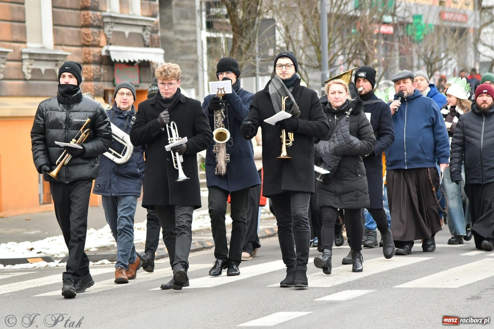 Zdjęcie w galerii na portalu naszraciborz.pl: Orszak Trzech Króli przeszedł nową trasą ulicami Raciborza [FOTO i WIDEO] wiadomości z regionu