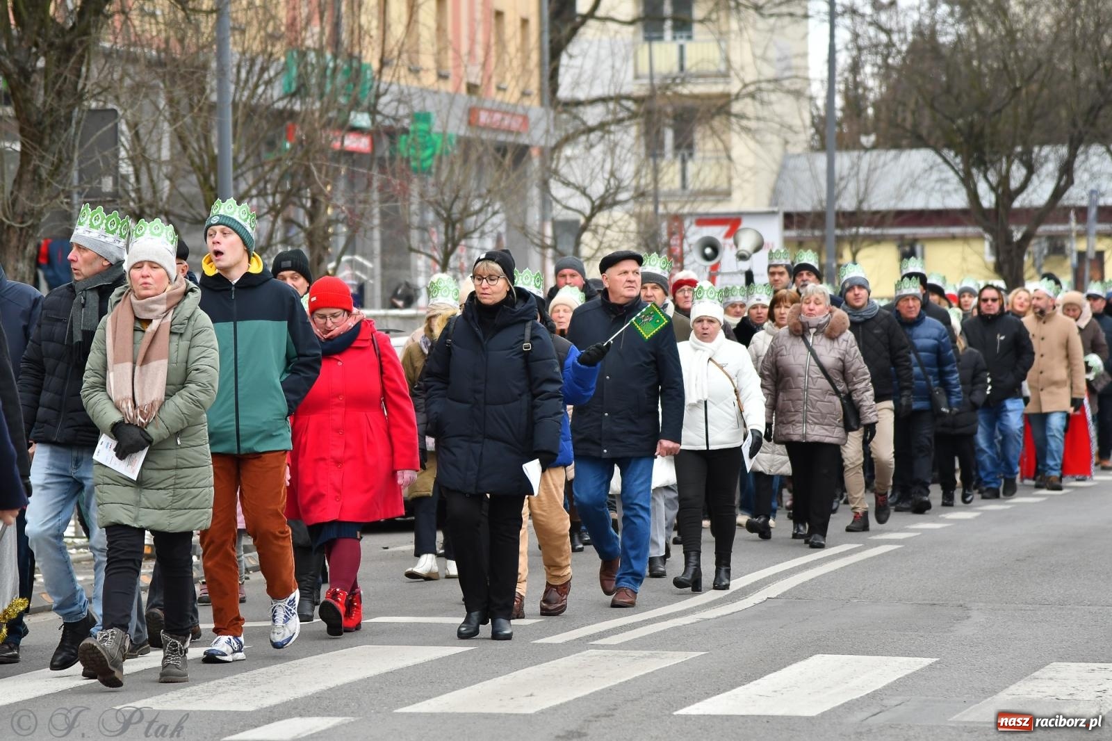 Zdjęcie w galerii na portalu naszraciborz.pl: Orszak Trzech Króli przeszedł nową trasą ulicami Raciborza [FOTO i WIDEO] wiadomości z regionu