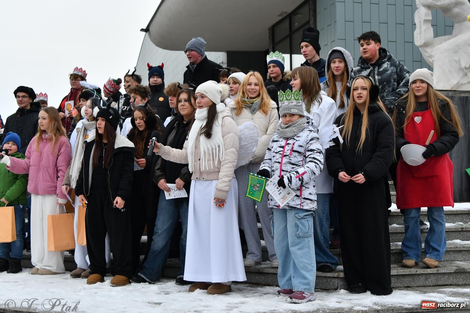 Zdjęcie w galerii na portalu naszraciborz.pl: Orszak Trzech Króli przeszedł nową trasą ulicami Raciborza [FOTO i WIDEO] wiadomości z regionu