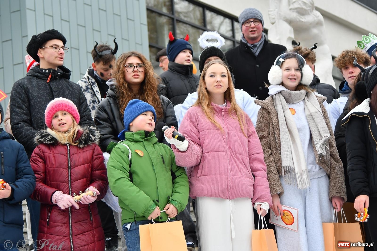 Zdjęcie w galerii na portalu naszraciborz.pl: Orszak Trzech Króli przeszedł nową trasą ulicami Raciborza [FOTO i WIDEO] wiadomości z regionu