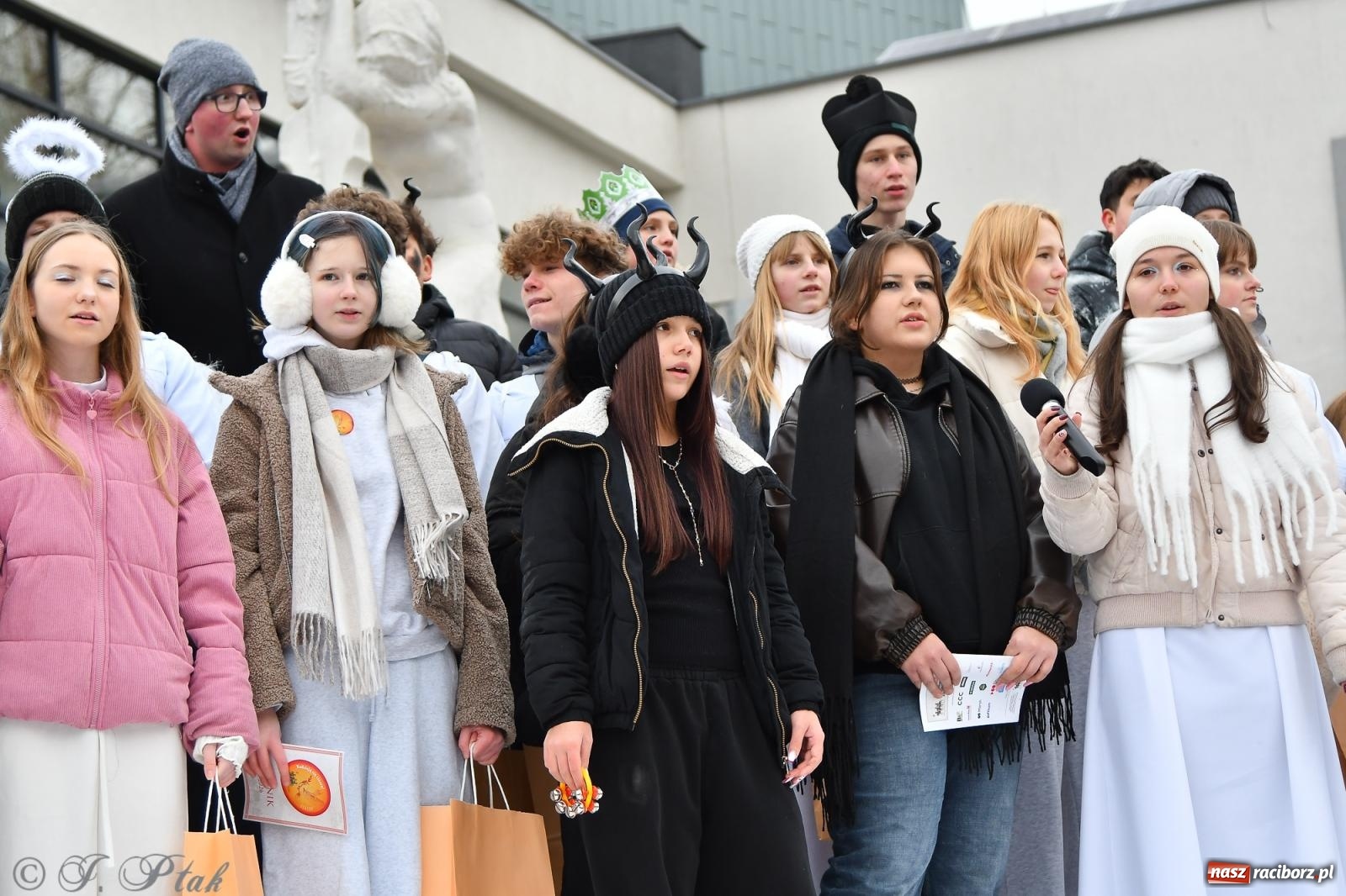 Zdjęcie w galerii na portalu naszraciborz.pl: Orszak Trzech Króli przeszedł nową trasą ulicami Raciborza [FOTO i WIDEO] wiadomości z regionu