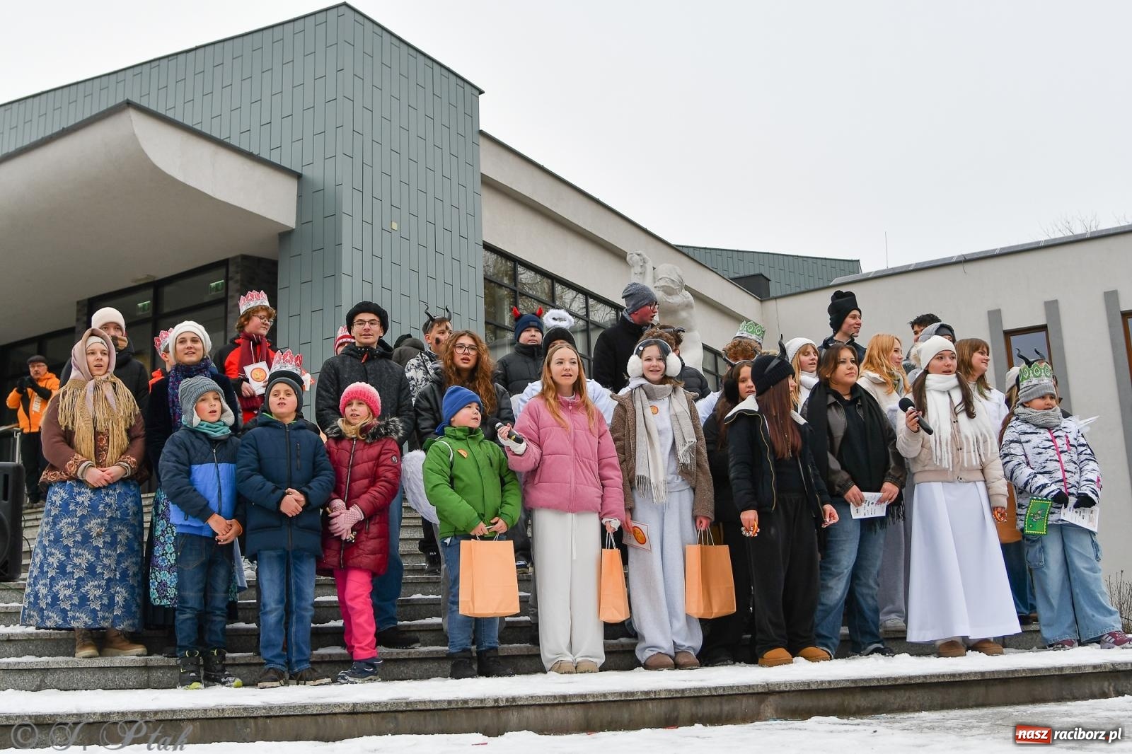 Zdjęcie w galerii na portalu naszraciborz.pl: Orszak Trzech Króli przeszedł nową trasą ulicami Raciborza [FOTO i WIDEO] wiadomości z regionu