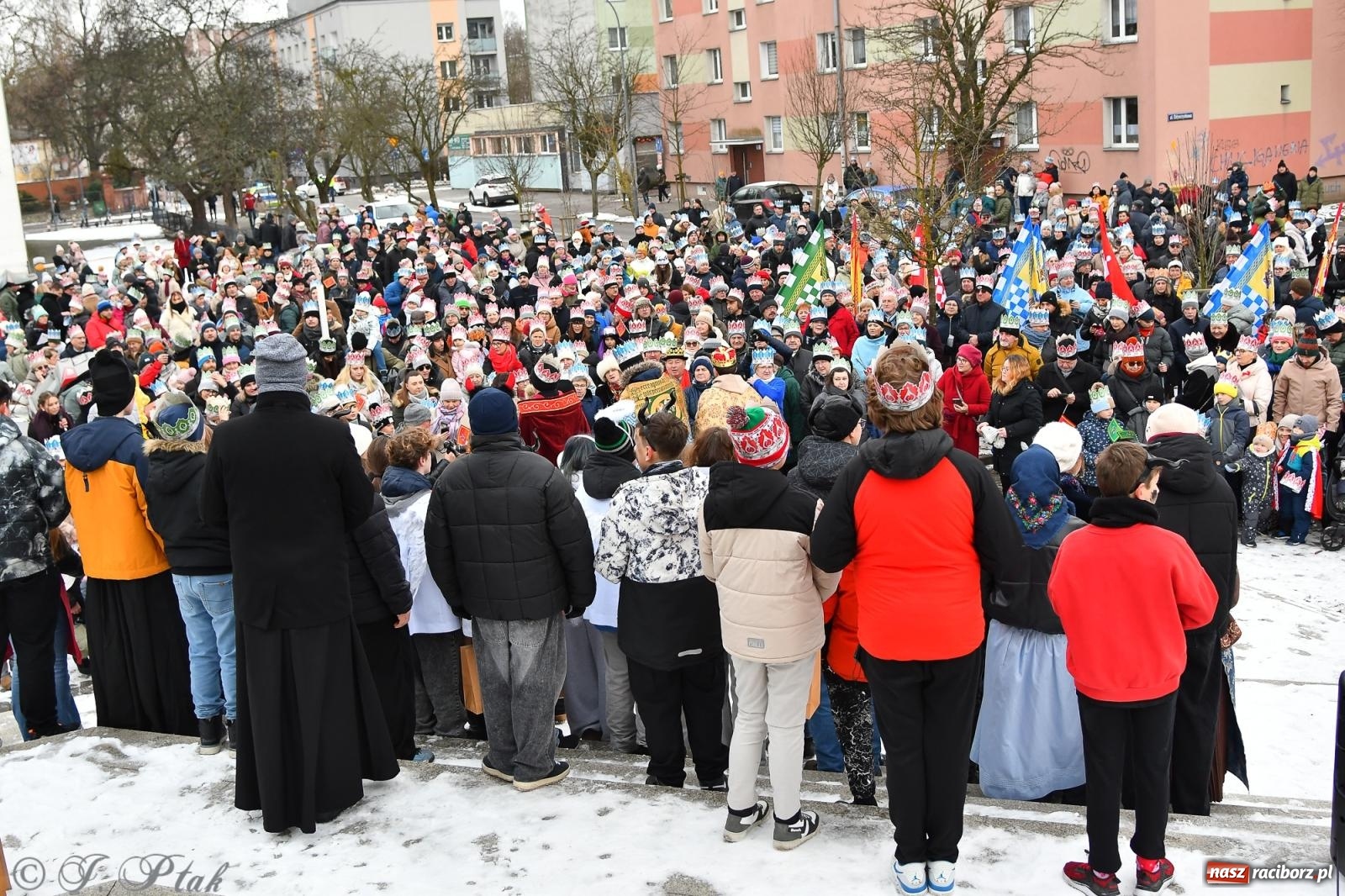 Zdjęcie w galerii na portalu naszraciborz.pl: Orszak Trzech Króli przeszedł nową trasą ulicami Raciborza [FOTO i WIDEO] wiadomości z regionu