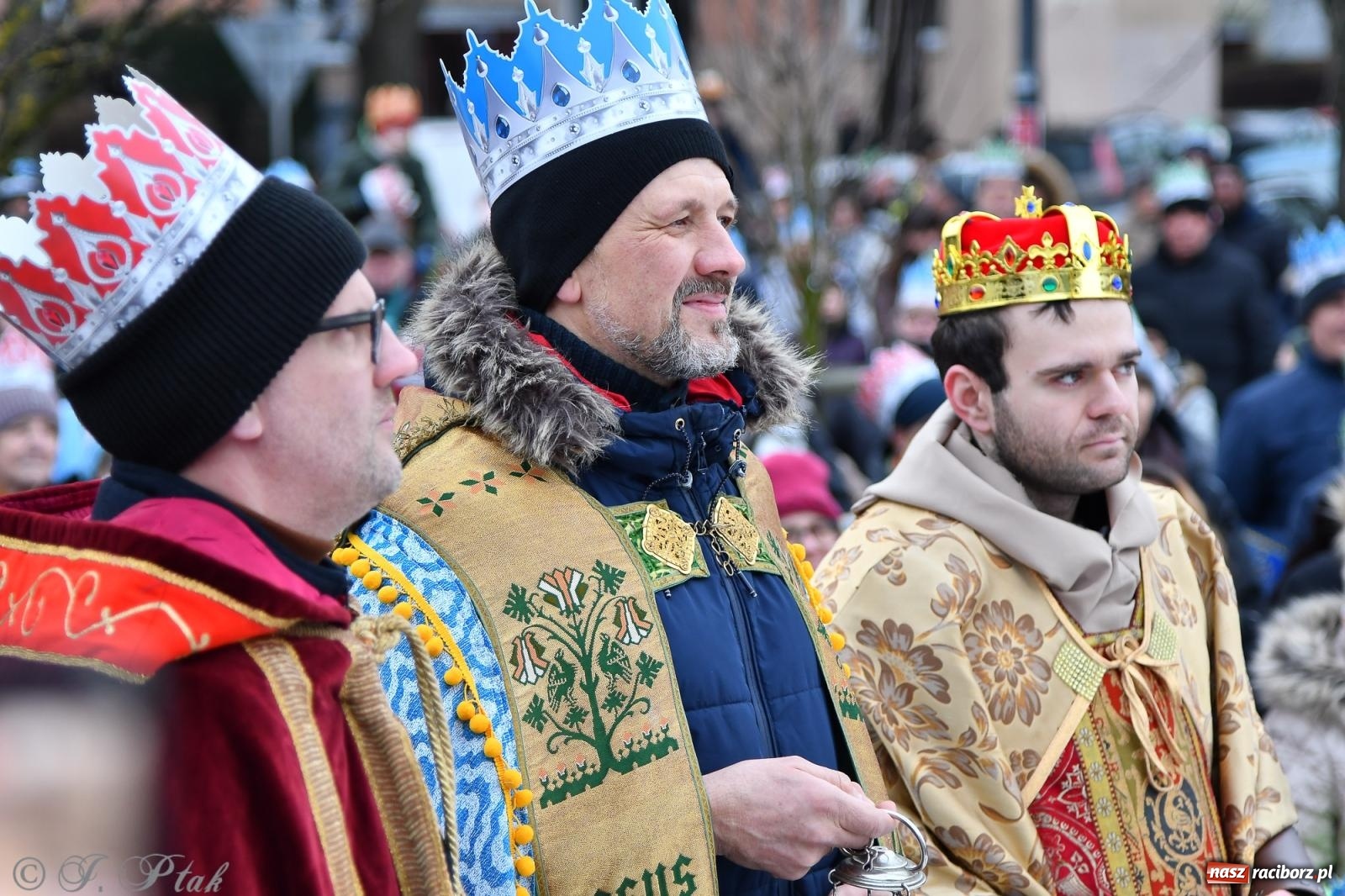 Zdjęcie w galerii na portalu naszraciborz.pl: Orszak Trzech Króli przeszedł nową trasą ulicami Raciborza [FOTO i WIDEO] wiadomości z regionu