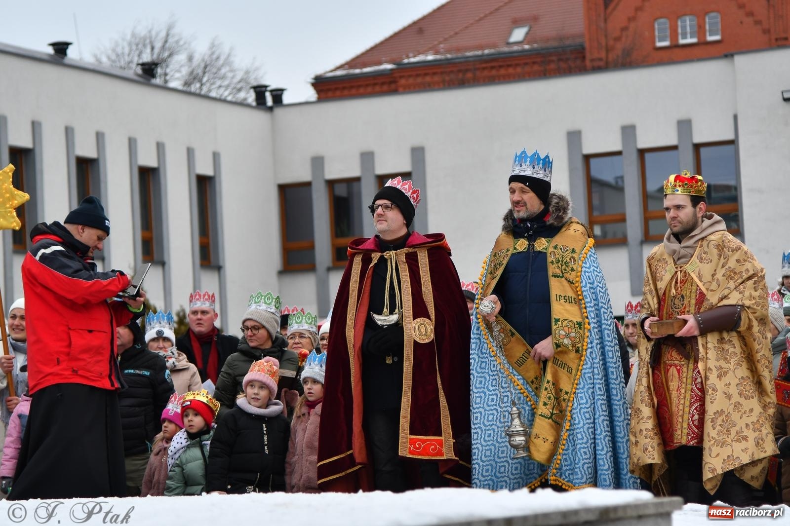 Zdjęcie w galerii na portalu naszraciborz.pl: Orszak Trzech Króli przeszedł nową trasą ulicami Raciborza [FOTO i WIDEO] wiadomości z regionu