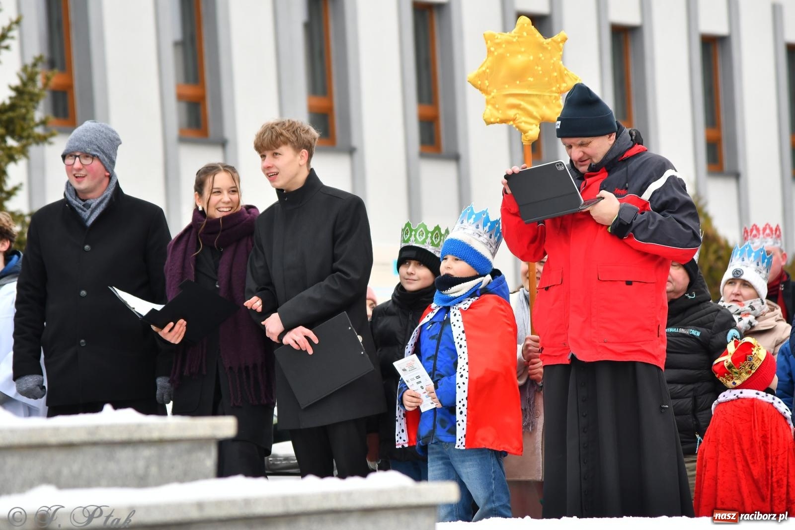 Zdjęcie w galerii na portalu naszraciborz.pl: Orszak Trzech Króli przeszedł nową trasą ulicami Raciborza [FOTO i WIDEO] wiadomości z regionu