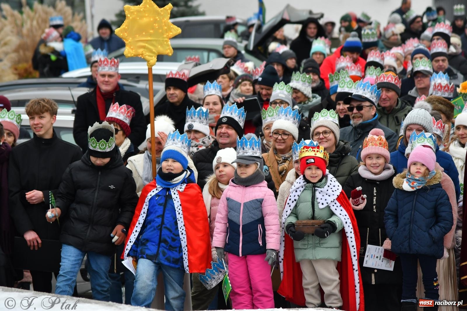 Zdjęcie w galerii na portalu naszraciborz.pl: Orszak Trzech Króli przeszedł nową trasą ulicami Raciborza [FOTO i WIDEO] wiadomości z regionu