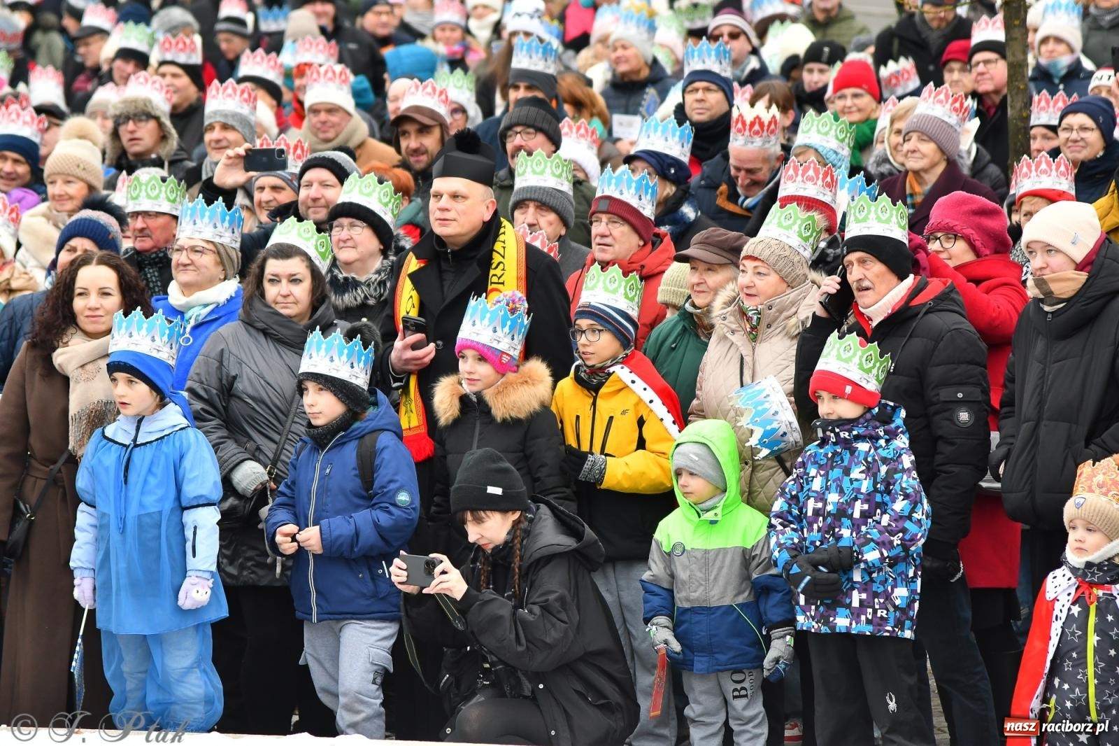 Zdjęcie w galerii na portalu naszraciborz.pl: Orszak Trzech Króli przeszedł nową trasą ulicami Raciborza [FOTO i WIDEO] wiadomości z regionu