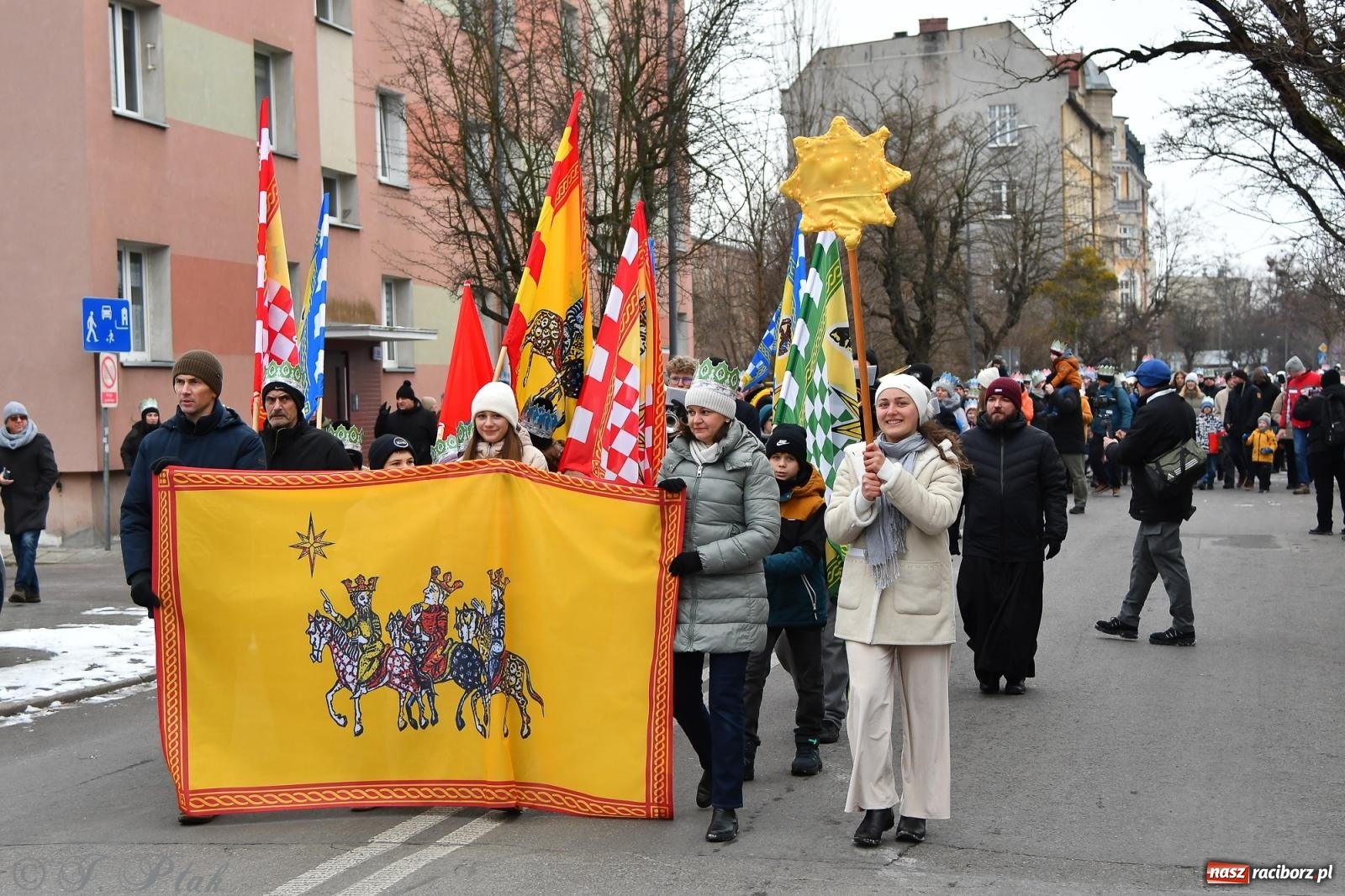 Zdjęcie w galerii na portalu naszraciborz.pl: Orszak Trzech Króli przeszedł nową trasą ulicami Raciborza [FOTO i WIDEO] wiadomości z regionu