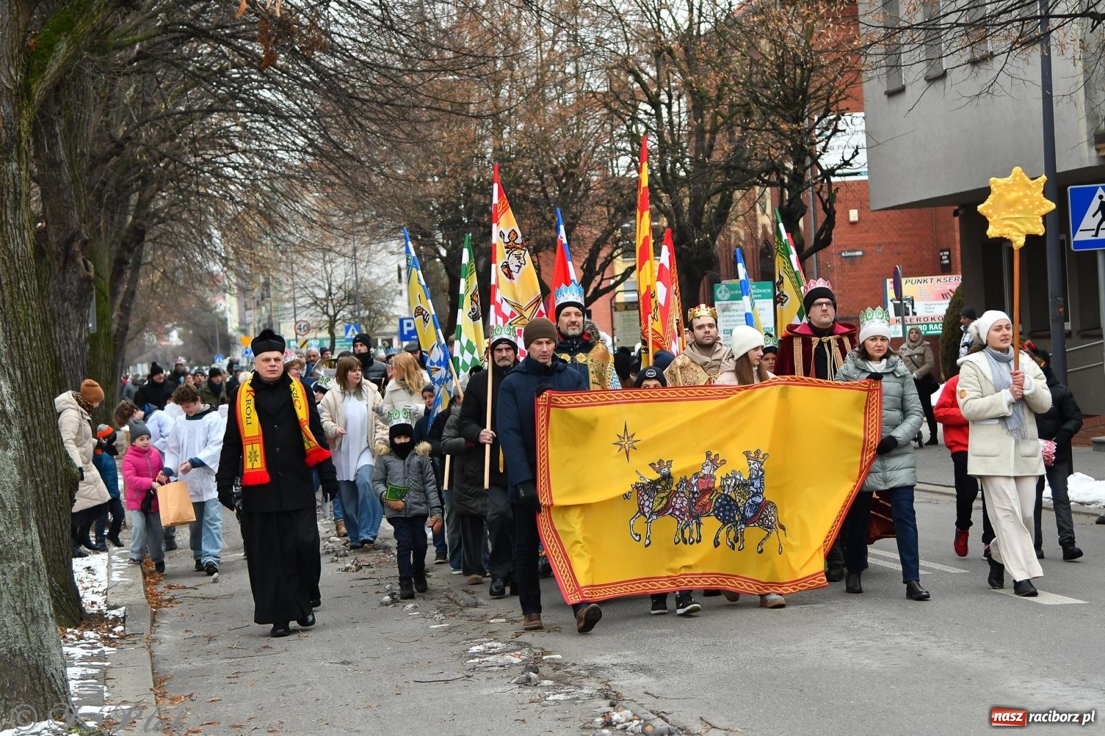 Zdjęcie w galerii na portalu naszraciborz.pl: Orszak Trzech Króli przeszedł nową trasą ulicami Raciborza [FOTO i WIDEO] wiadomości z regionu