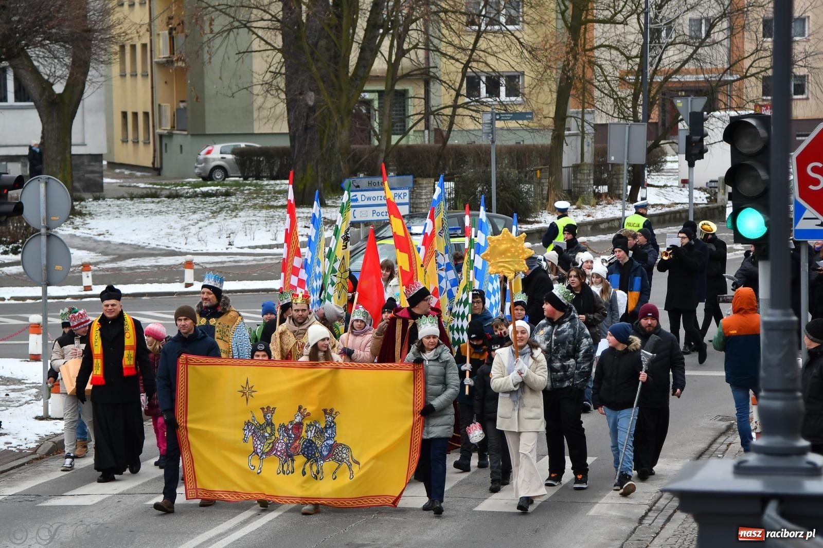Zdjęcie w galerii na portalu naszraciborz.pl: Orszak Trzech Króli przeszedł nową trasą ulicami Raciborza [FOTO i WIDEO] wiadomości z regionu