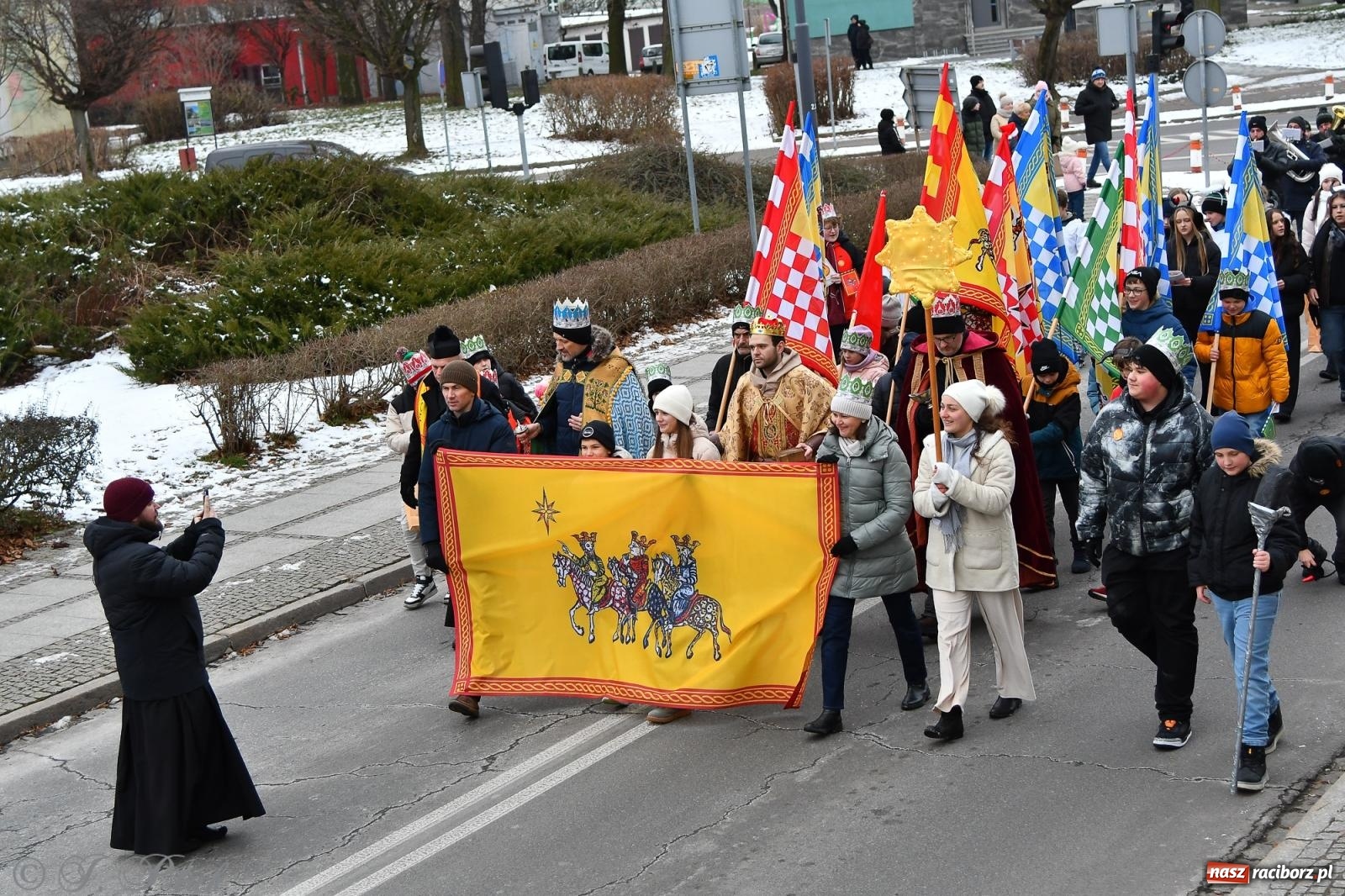 Zdjęcie w galerii na portalu naszraciborz.pl: Orszak Trzech Króli przeszedł nową trasą ulicami Raciborza [FOTO i WIDEO] wiadomości z regionu