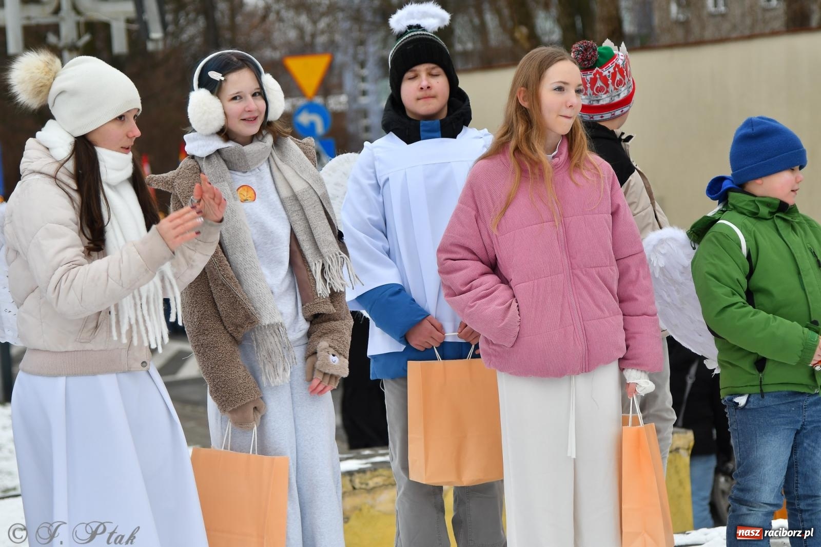 Zdjęcie w galerii na portalu naszraciborz.pl: Orszak Trzech Króli przeszedł nową trasą ulicami Raciborza [FOTO i WIDEO] wiadomości z regionu