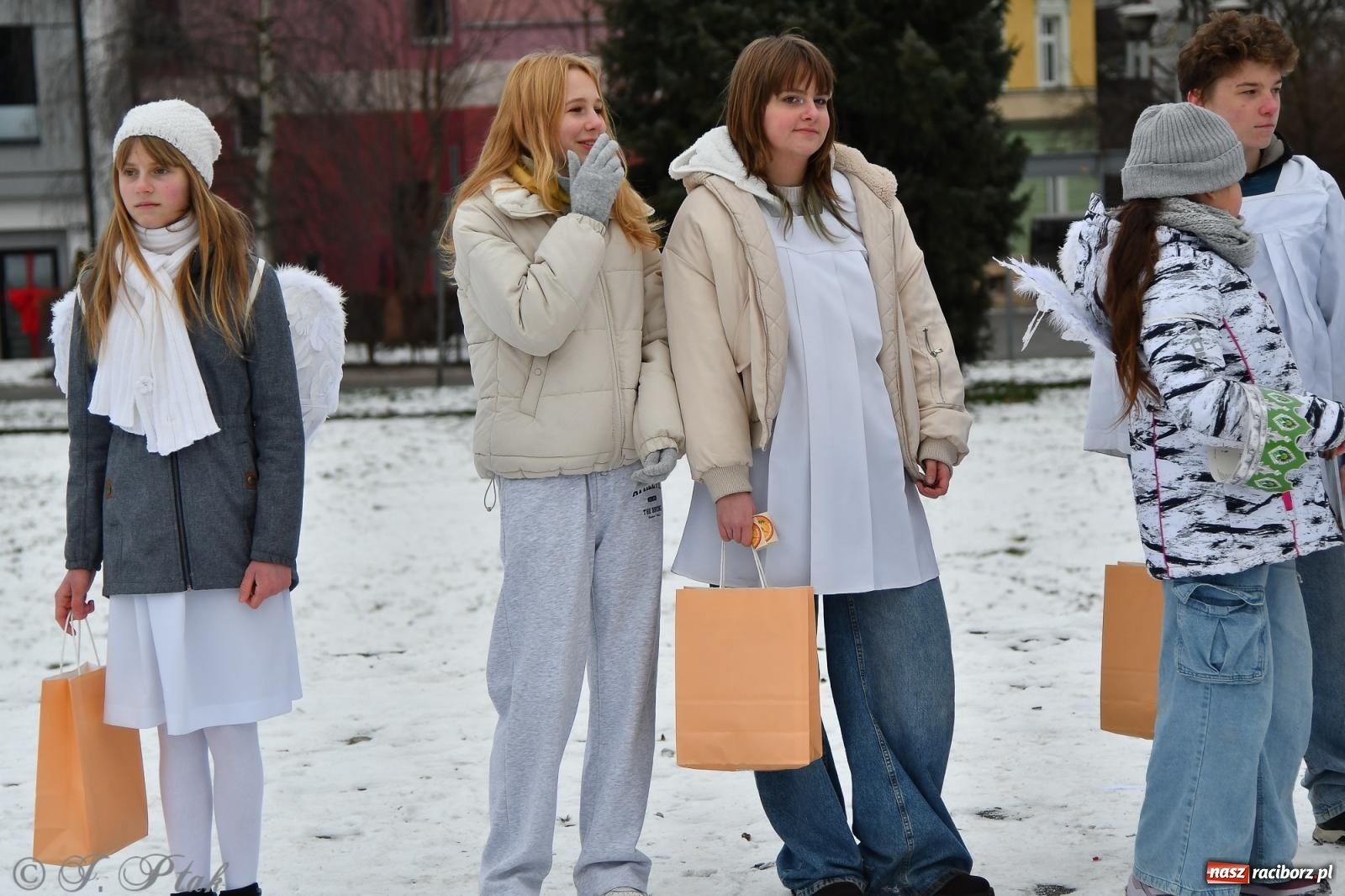 Zdjęcie w galerii na portalu naszraciborz.pl: Orszak Trzech Króli przeszedł nową trasą ulicami Raciborza [FOTO i WIDEO] wiadomości z regionu