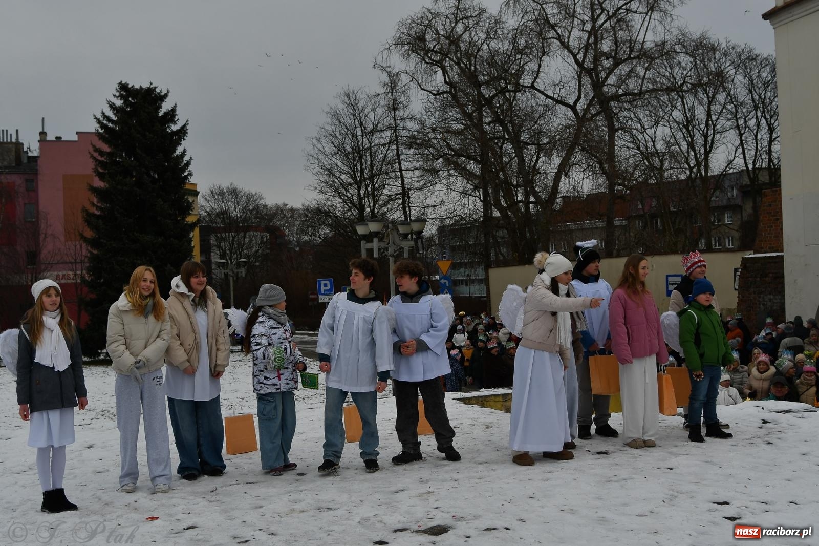 Zdjęcie w galerii na portalu naszraciborz.pl: Orszak Trzech Króli przeszedł nową trasą ulicami Raciborza [FOTO i WIDEO] wiadomości z regionu