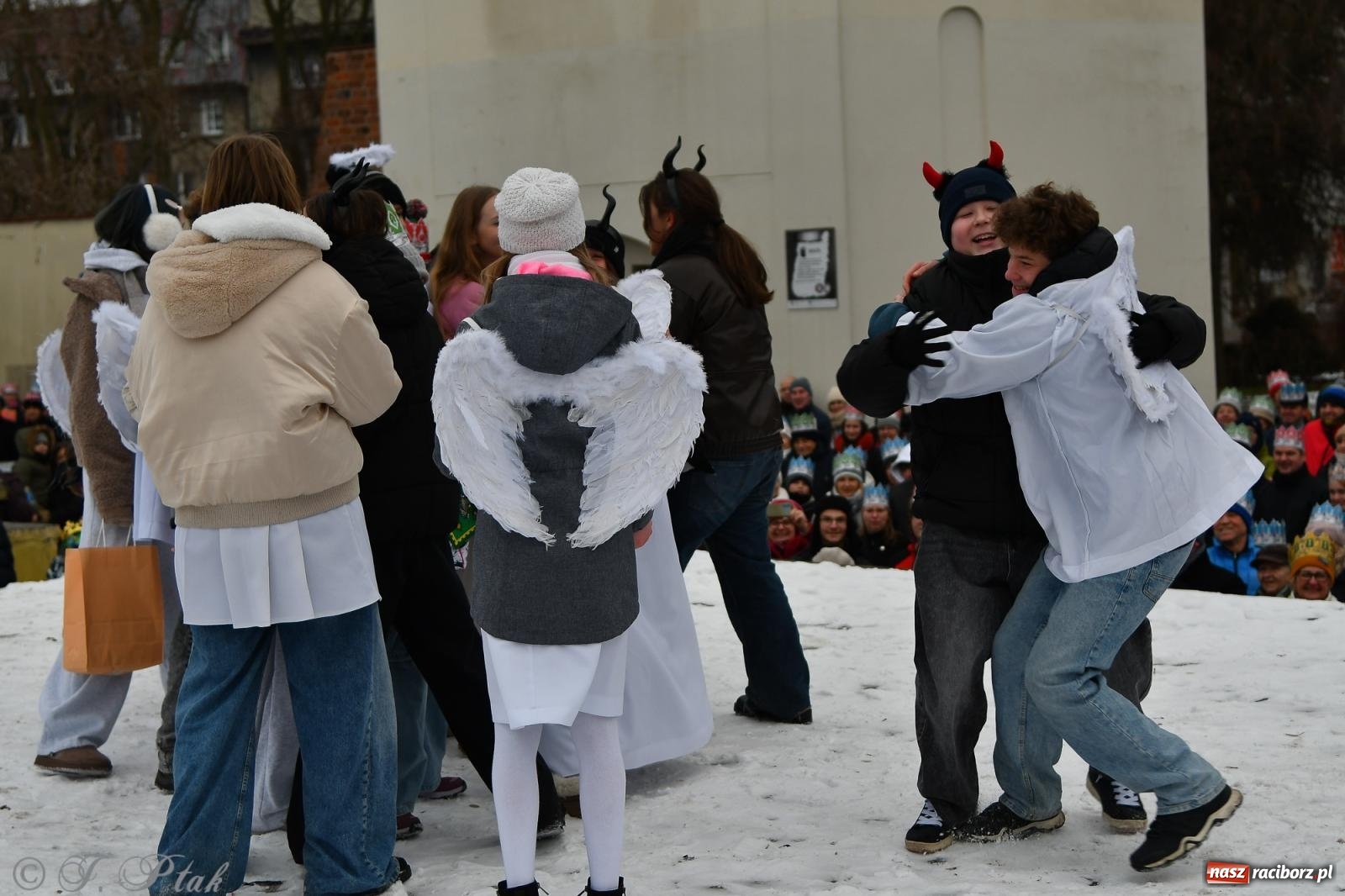 Zdjęcie w galerii na portalu naszraciborz.pl: Orszak Trzech Króli przeszedł nową trasą ulicami Raciborza [FOTO i WIDEO] wiadomości z regionu
