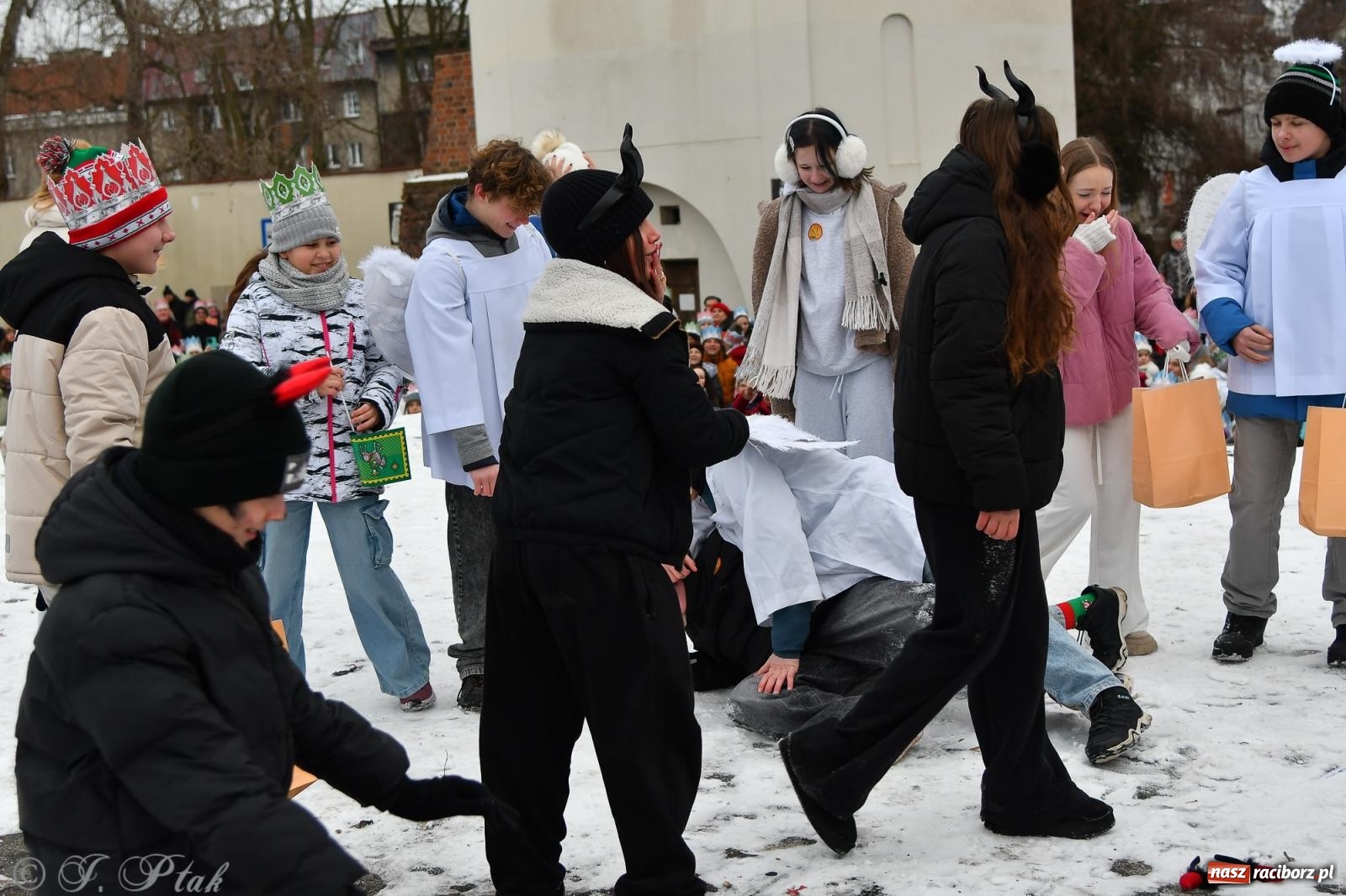 Zdjęcie w galerii na portalu naszraciborz.pl: Orszak Trzech Króli przeszedł nową trasą ulicami Raciborza [FOTO i WIDEO] wiadomości z regionu