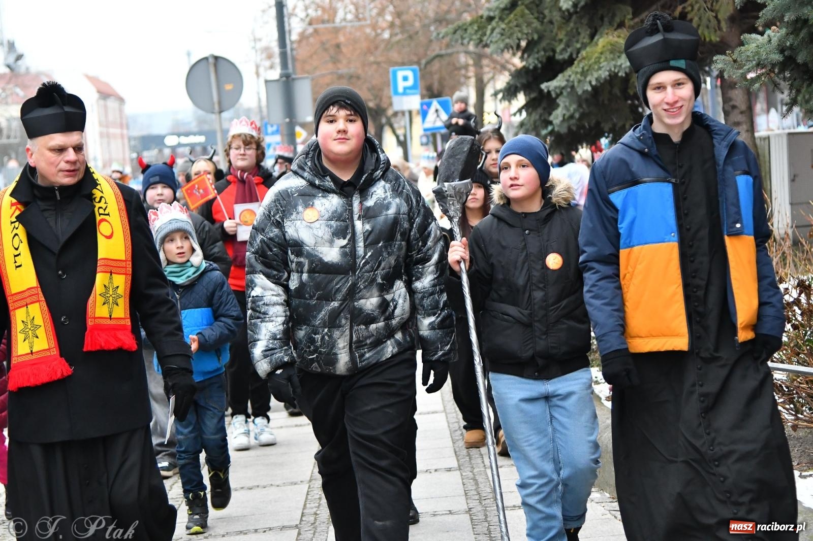 Zdjęcie w galerii na portalu naszraciborz.pl: Orszak Trzech Króli przeszedł nową trasą ulicami Raciborza [FOTO i WIDEO] wiadomości z regionu