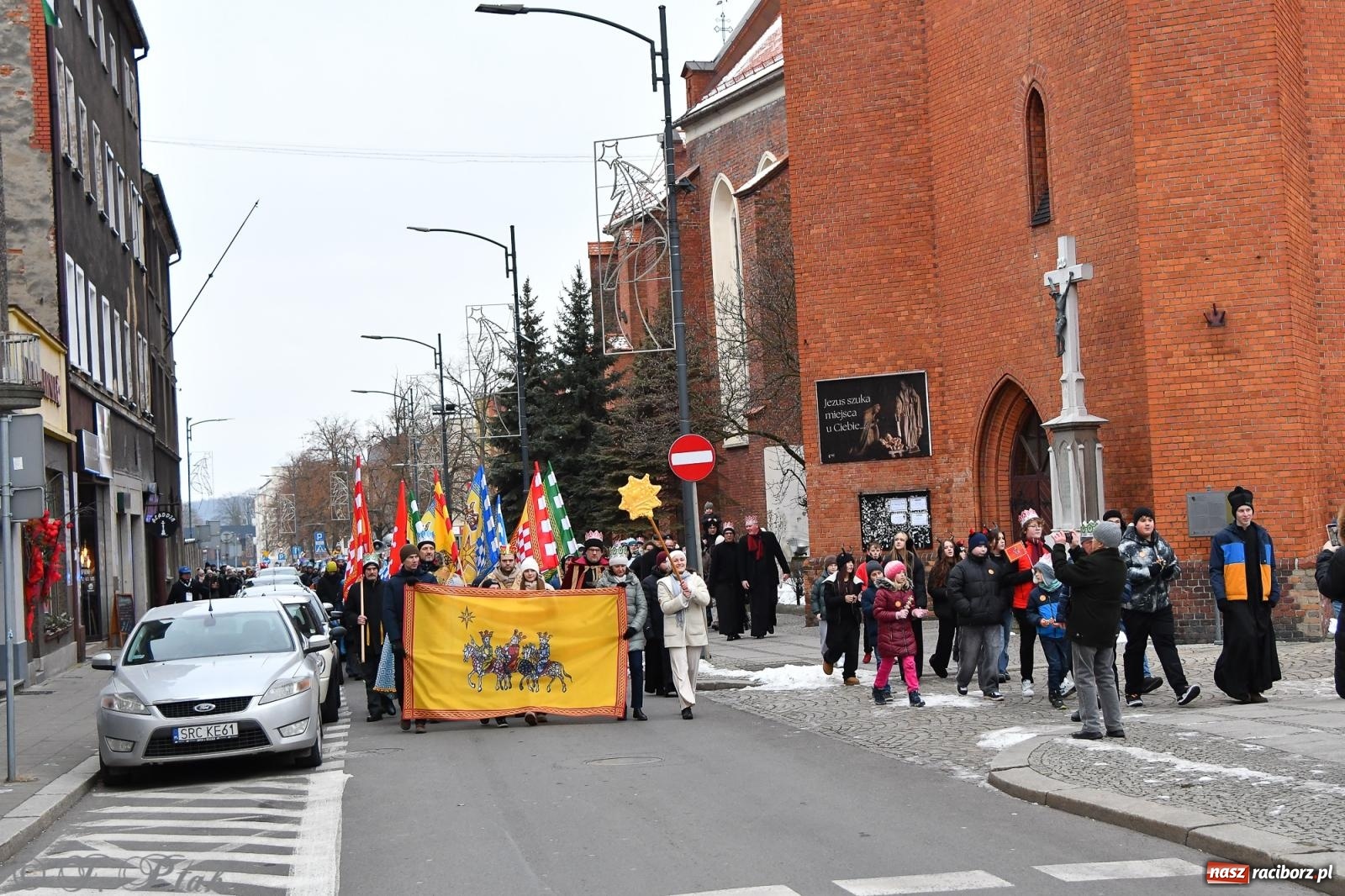 Zdjęcie w galerii na portalu naszraciborz.pl: Orszak Trzech Króli przeszedł nową trasą ulicami Raciborza [FOTO i WIDEO] wiadomości z regionu